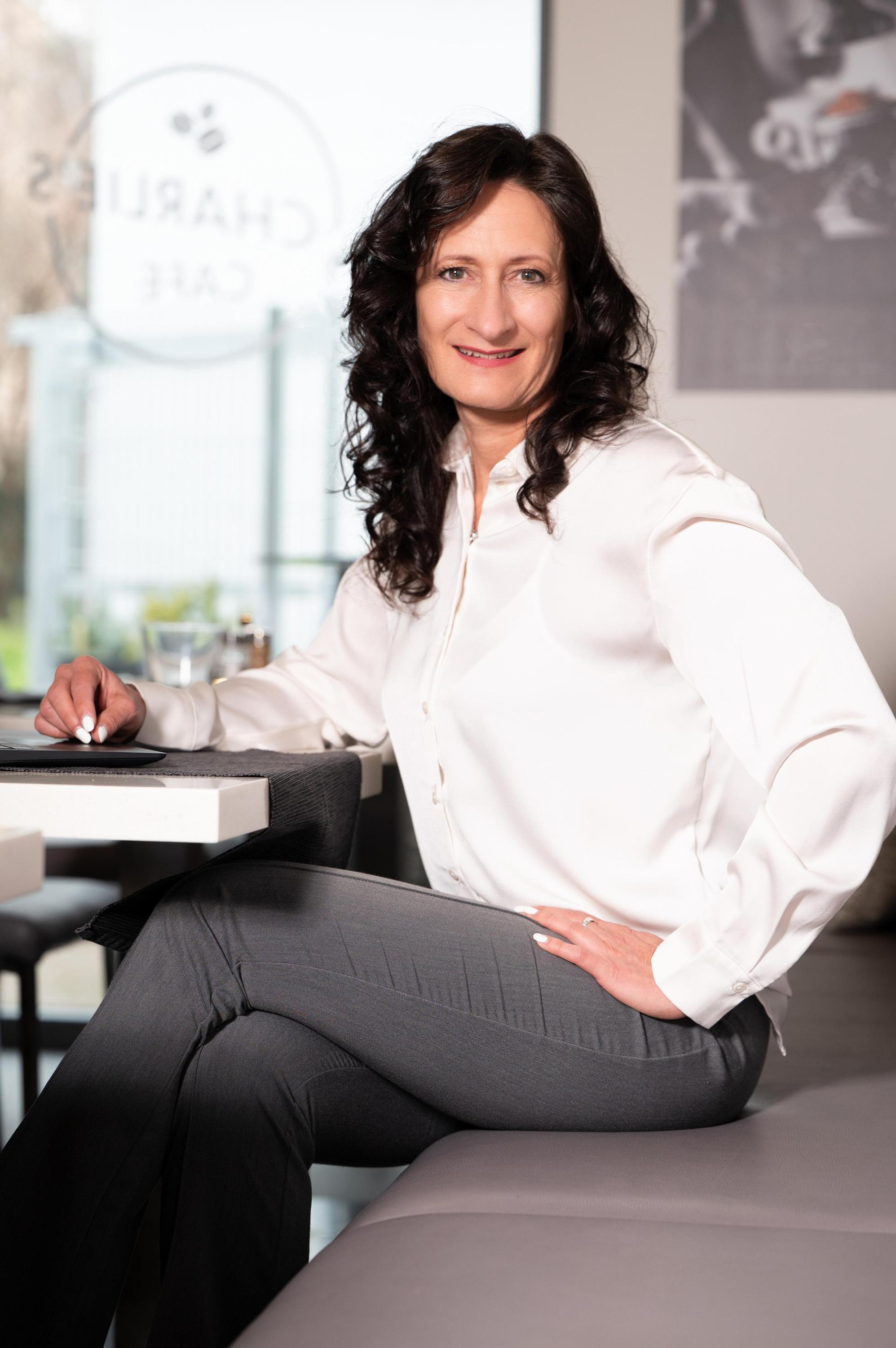 Marcela Lisacová - CENTURY 21 realitní makléřka foto 3