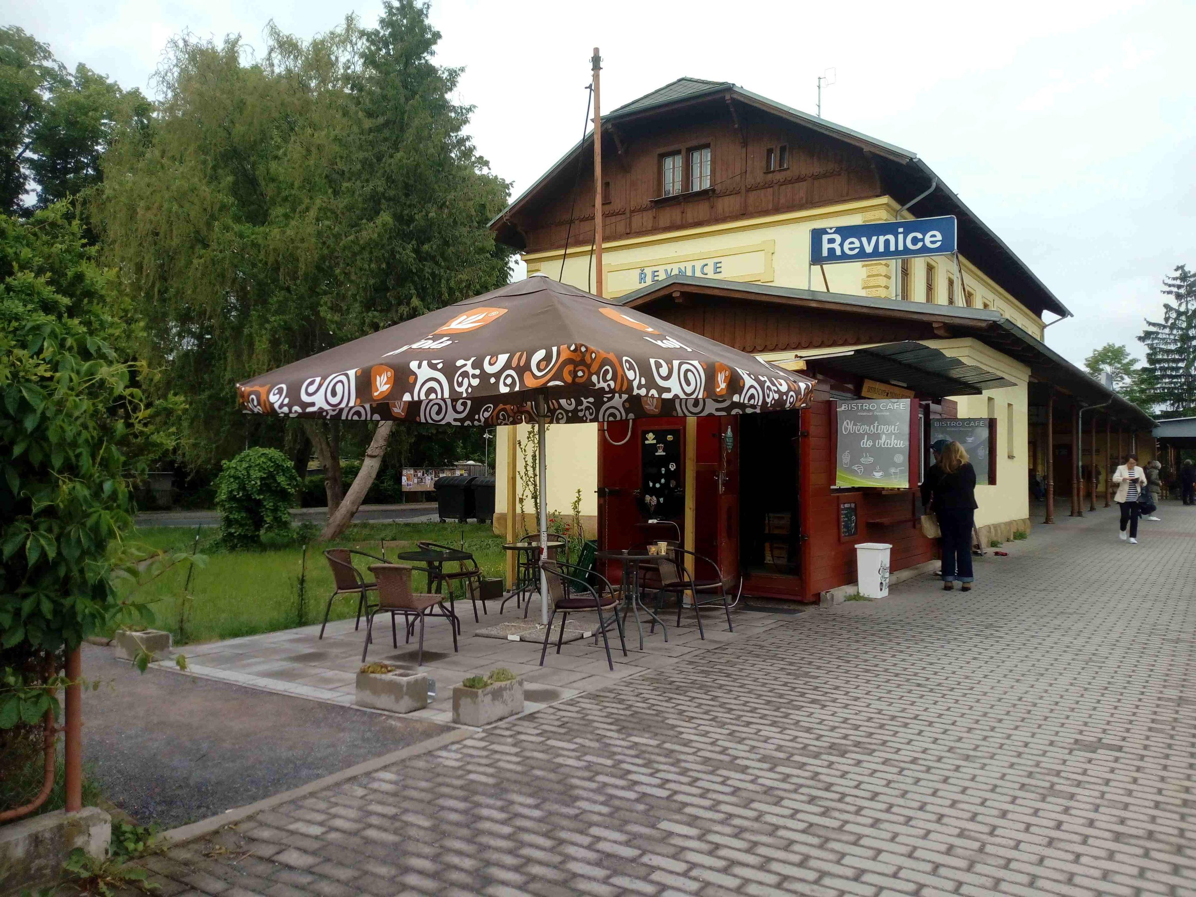 Občerstvení na nádraží foto 3