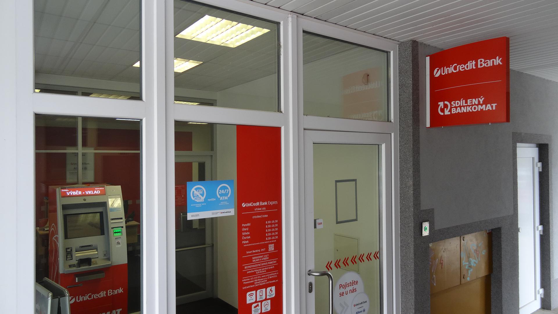 Bankomat UniCredit Bank Czech Republic foto 2