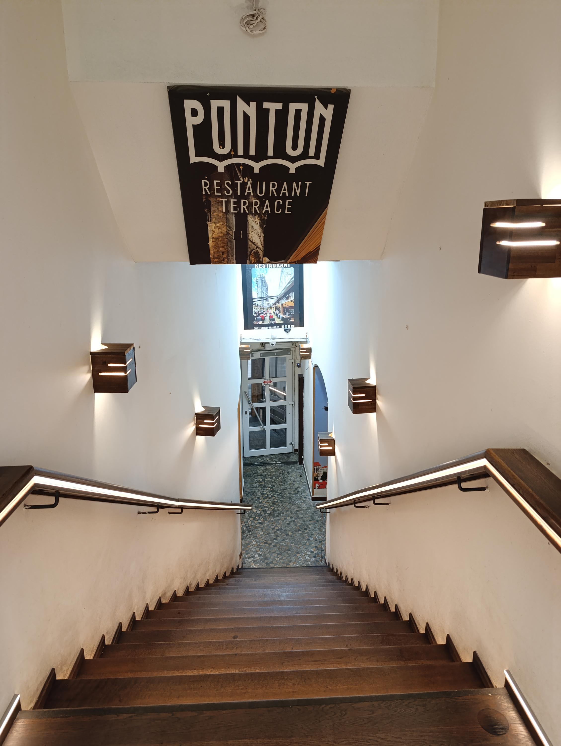 Charles Bridge restaurant foto 4