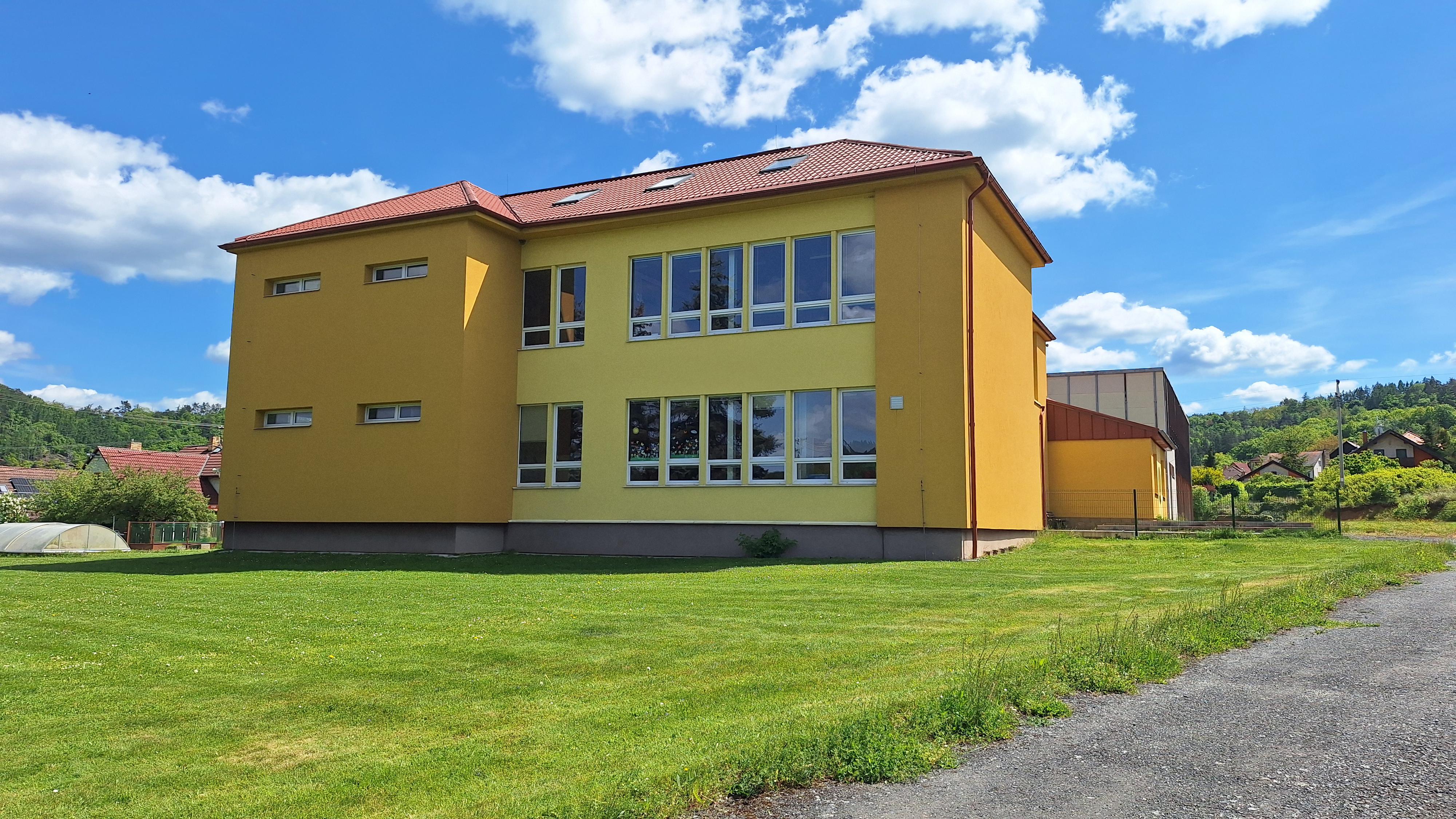ZŠ a MŠ Roztoky, okres Rakovník foto 3