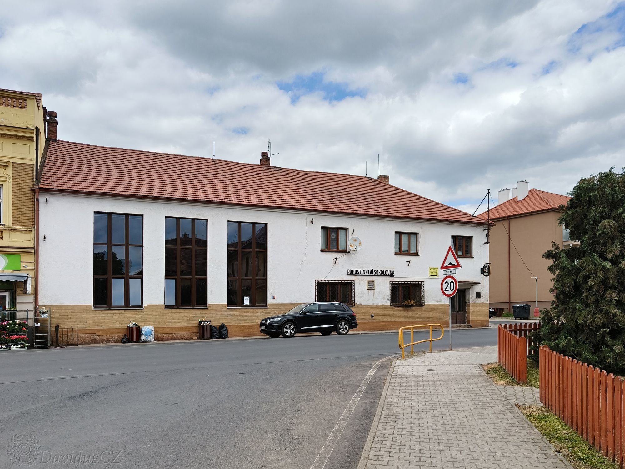 Kulturní dům Kryry foto 2