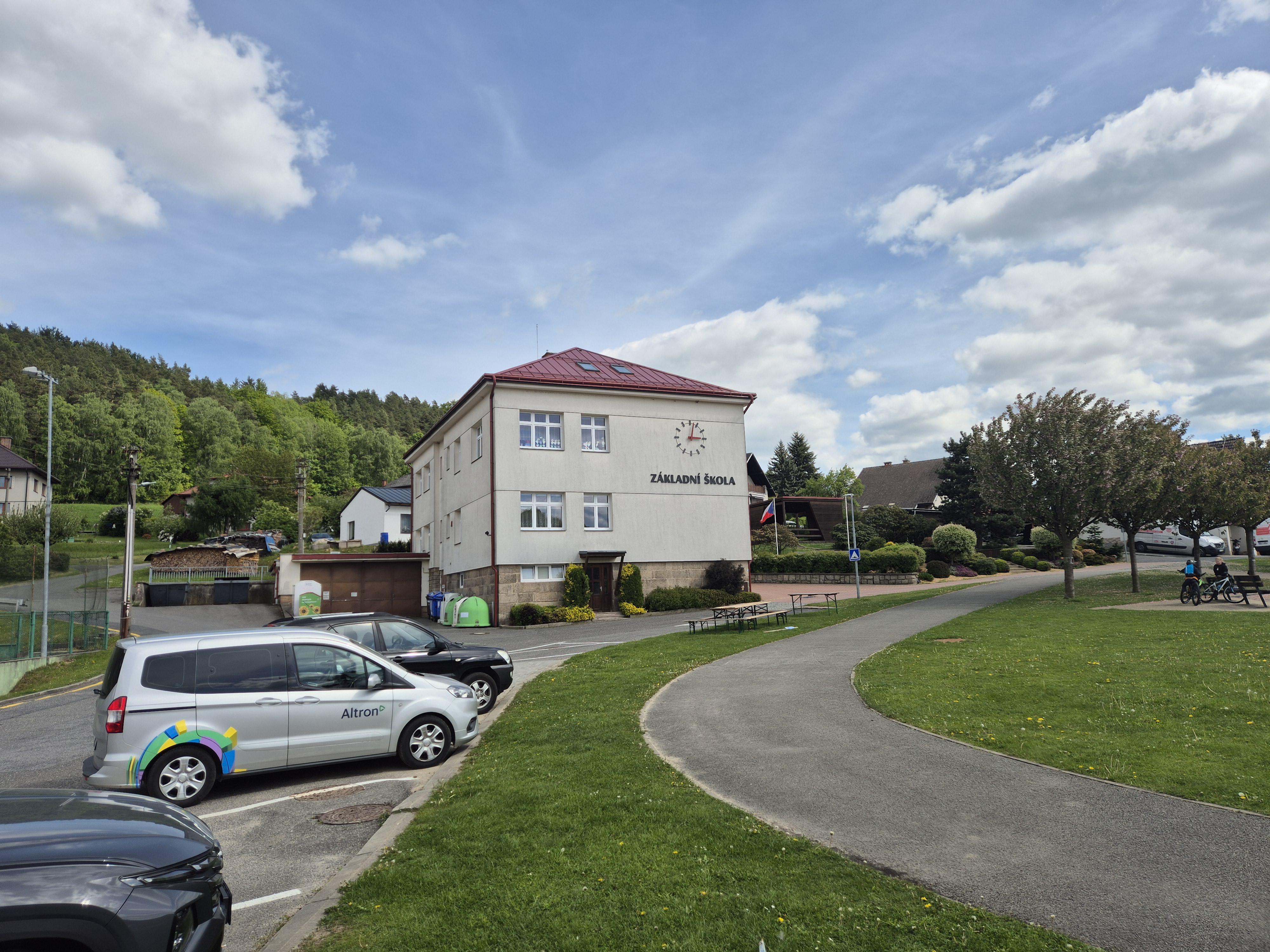 Základní škola Koberovy foto 3