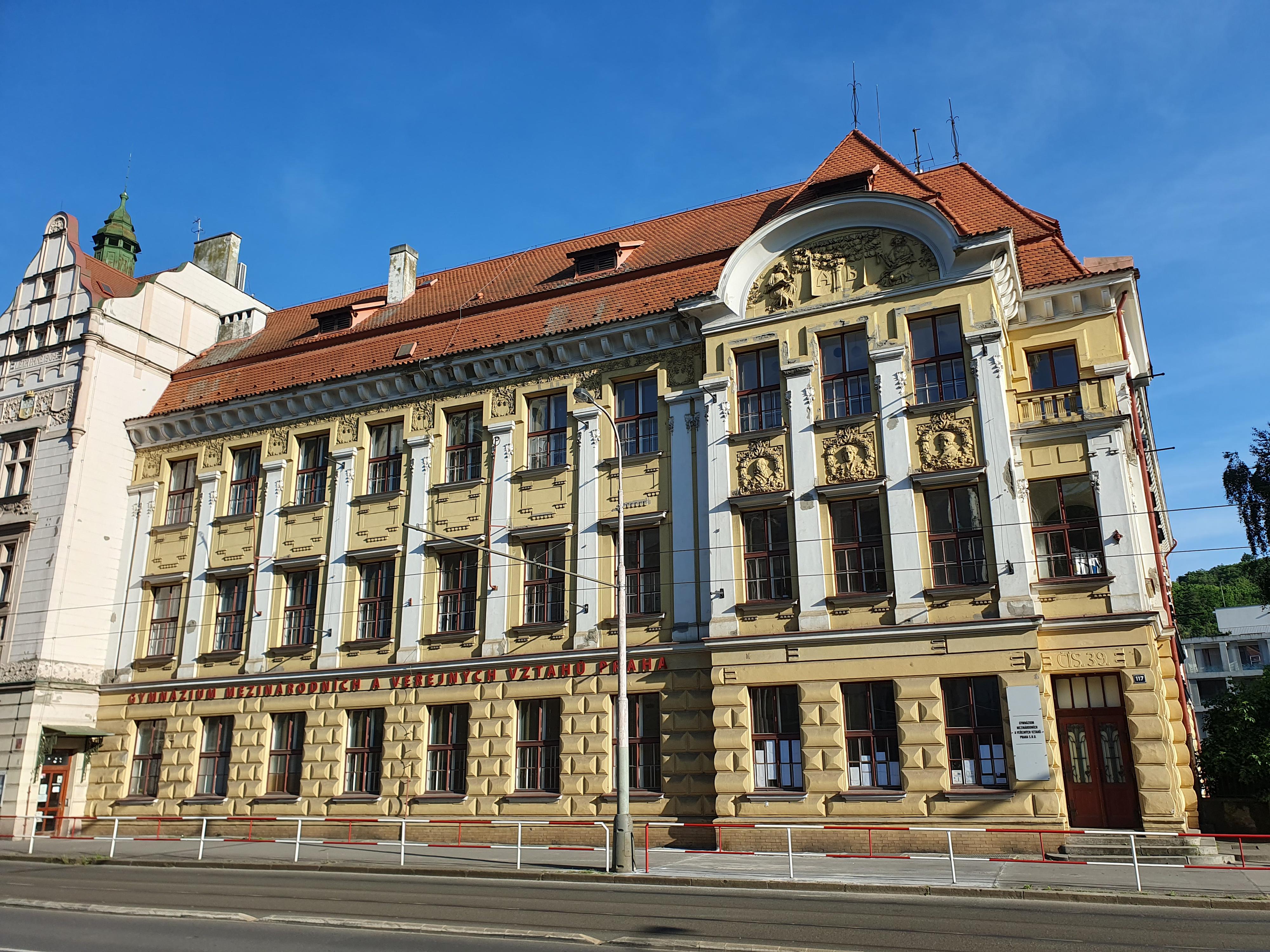 Gymnázium mezinárodních a veřejných vztahů Praha, s.r.o. foto 4