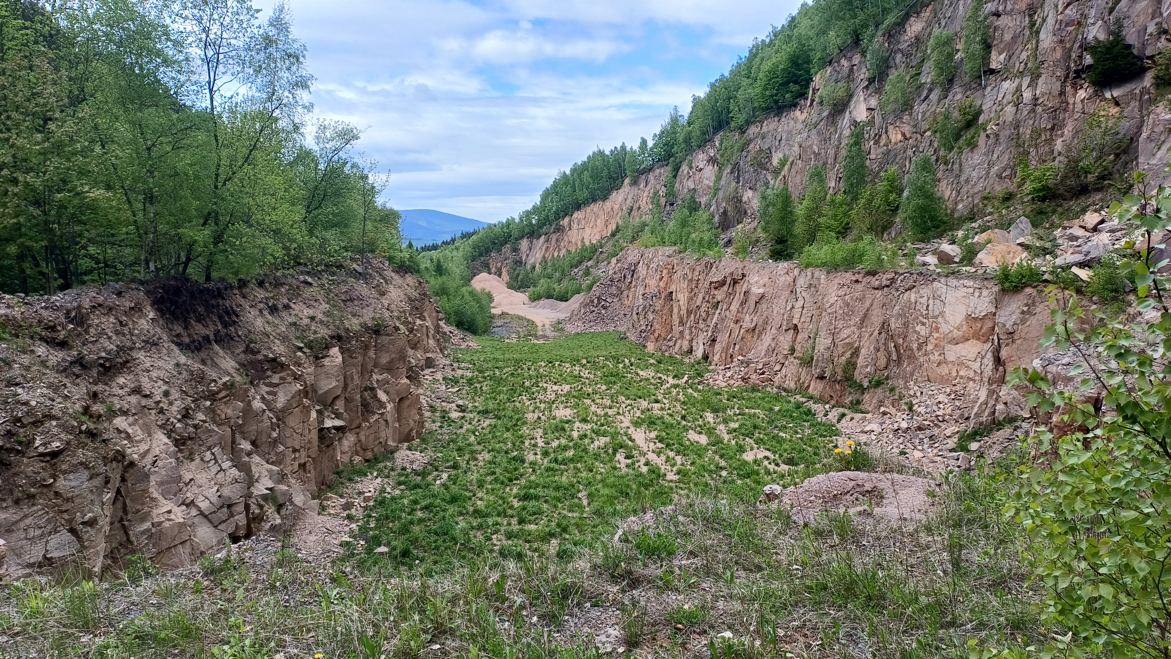 EUROVIA Kamenolomy, a.s. - Lom Královec foto 5