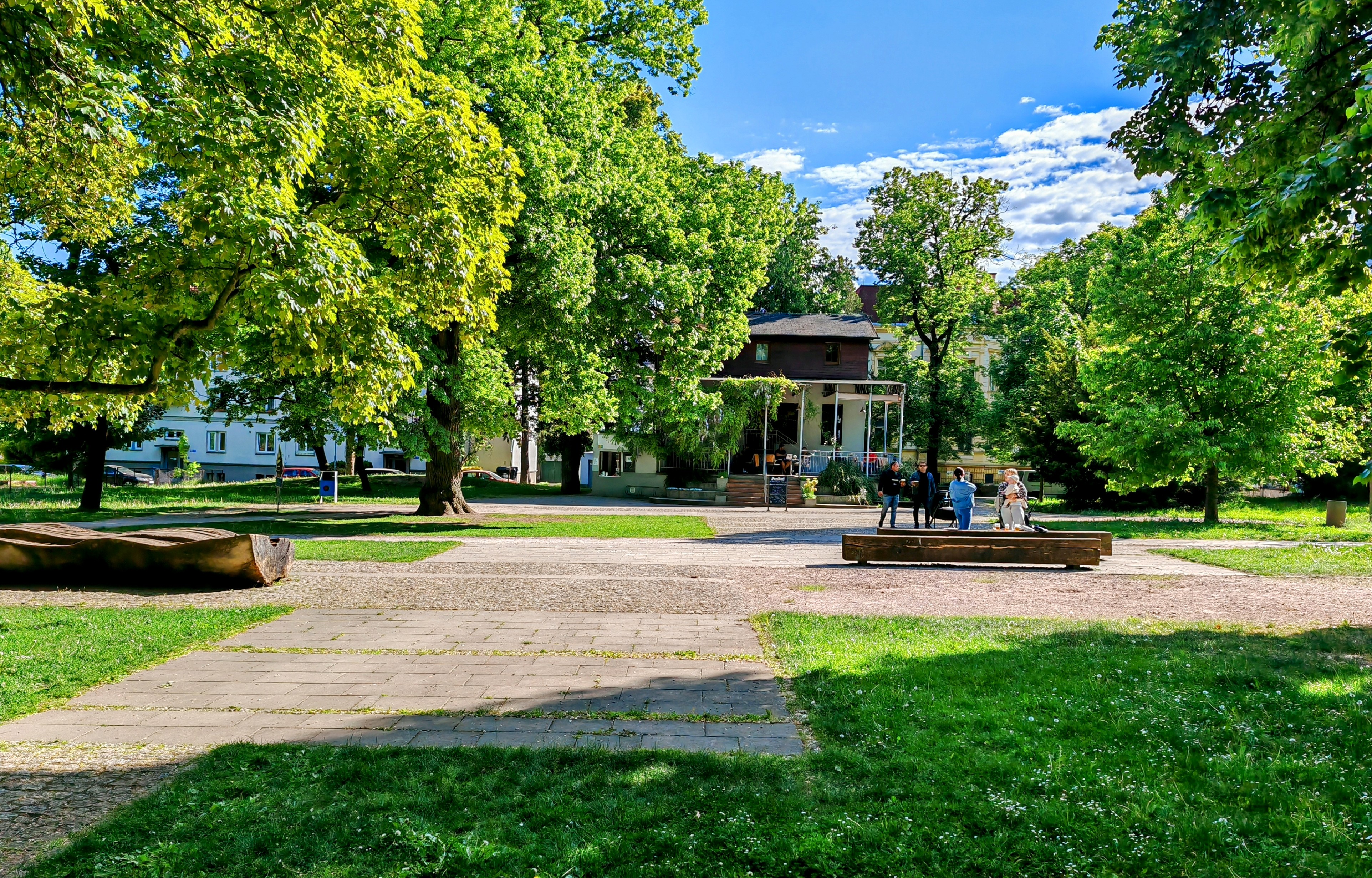 CAFÉ in the PARK