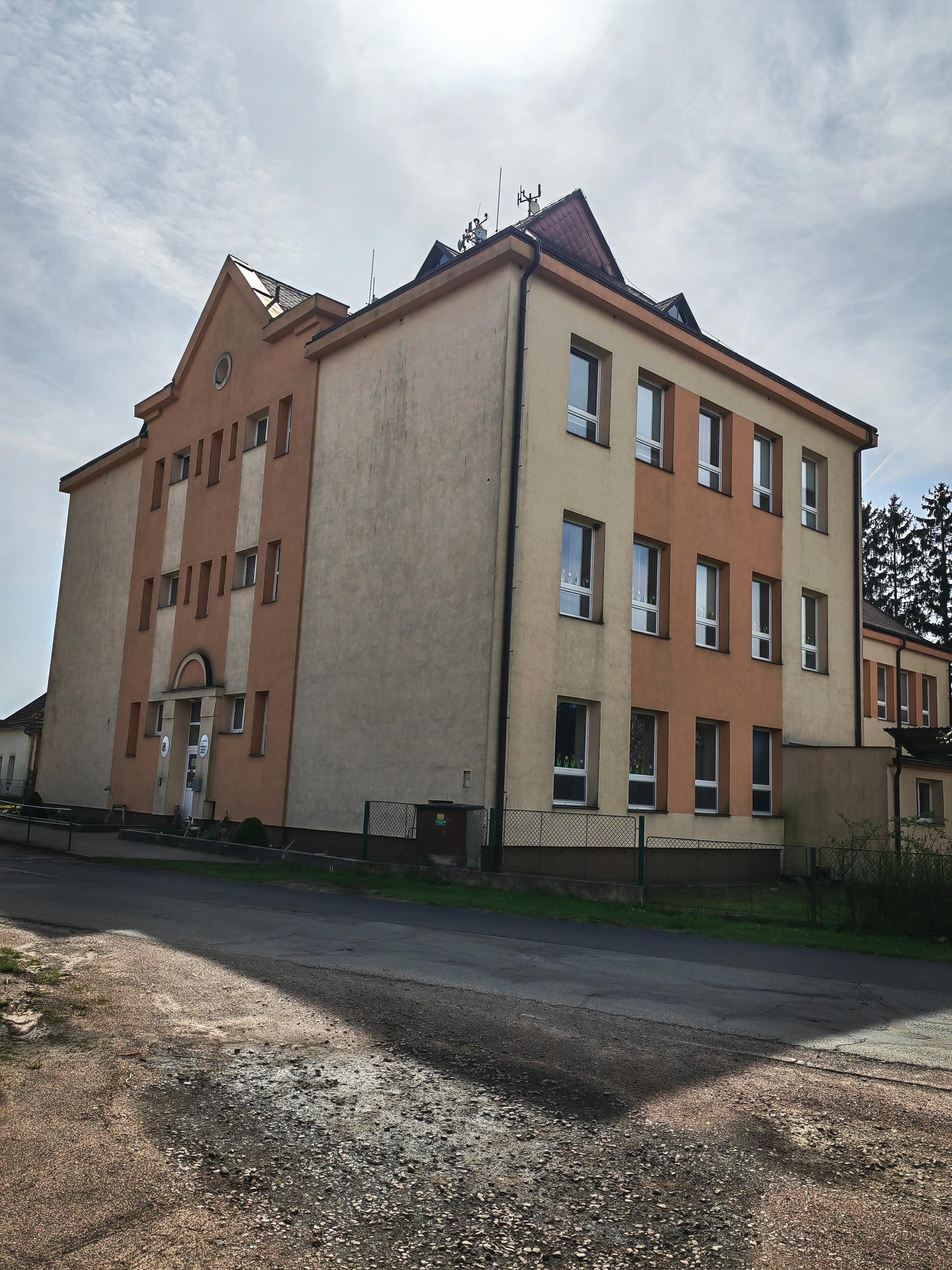 ZŠ a MŠ T.G. Masaryka Hlavečník foto 2