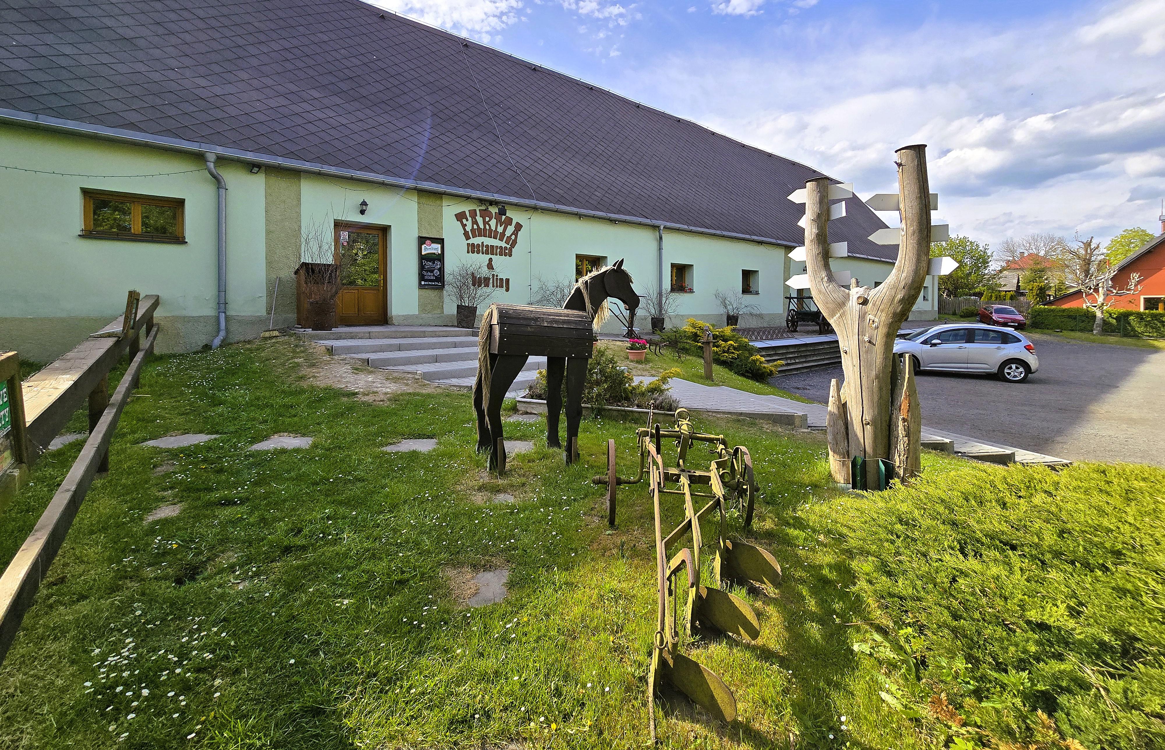 Farma Kočov - ubytování, restaurace, bowling a tenis foto 3