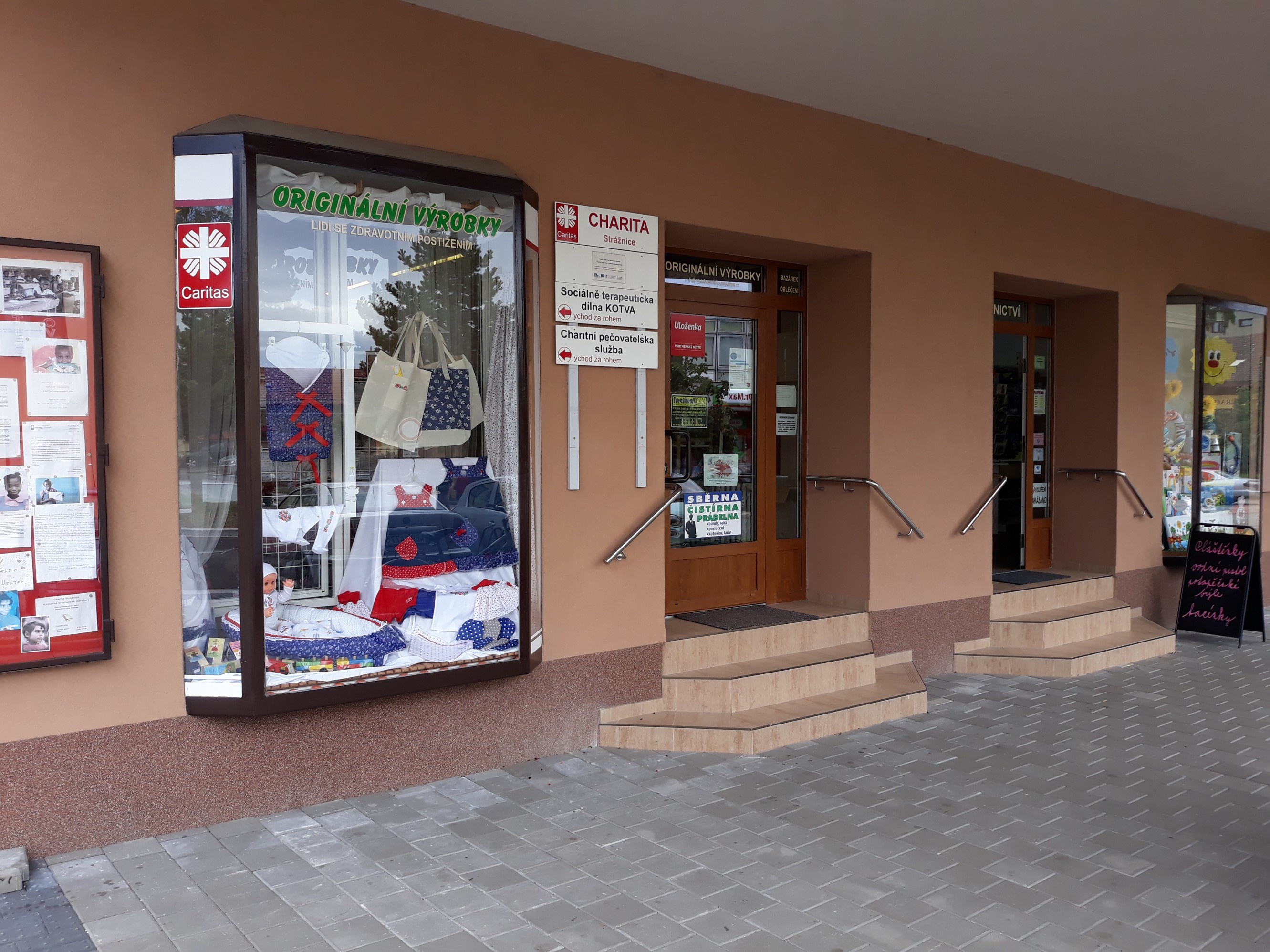 Charita Strážnice - prodej výrobků chráněných dílen foto 2