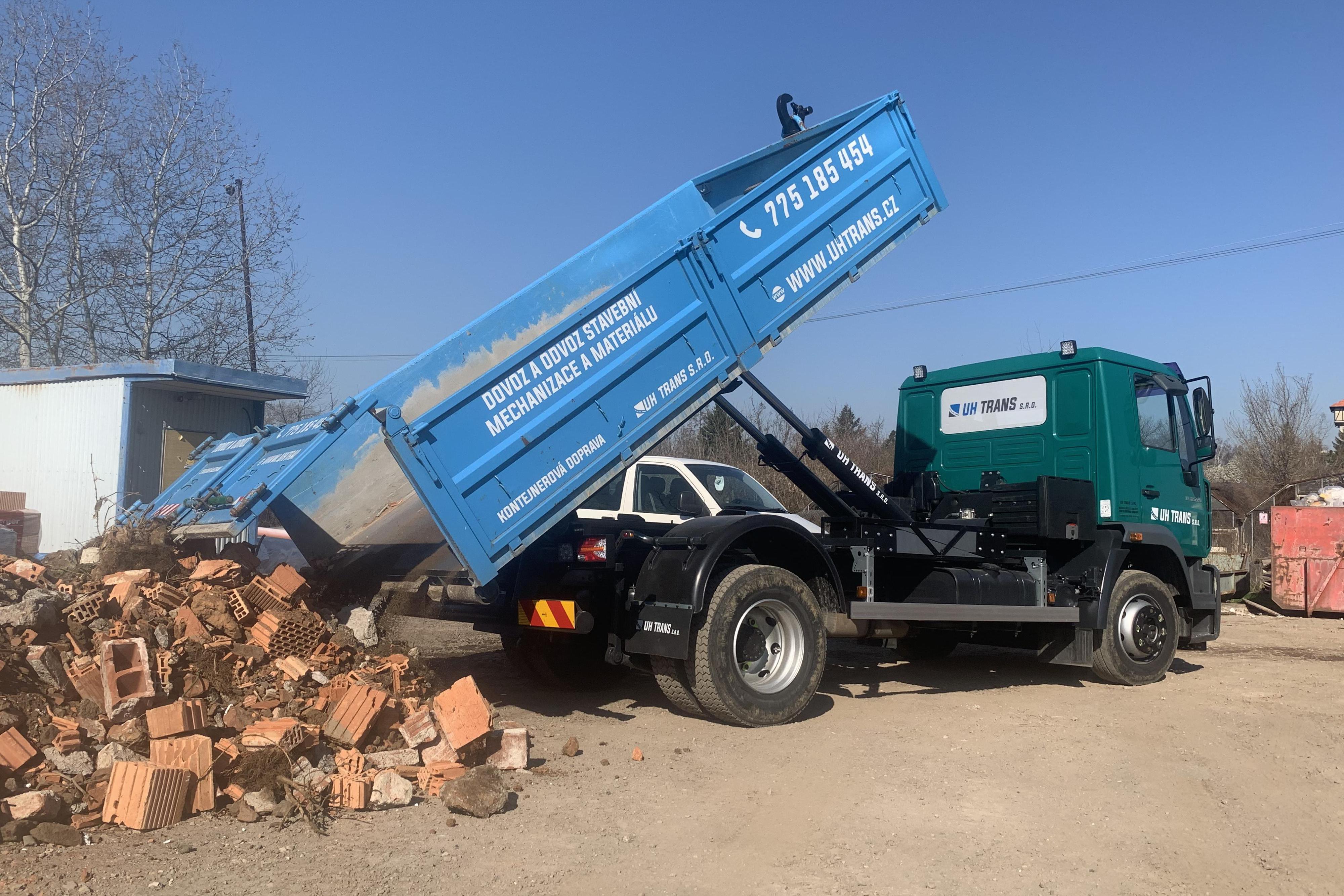 Dovezu beton, písek,kamenivo,hlinu,kůru,dřevo