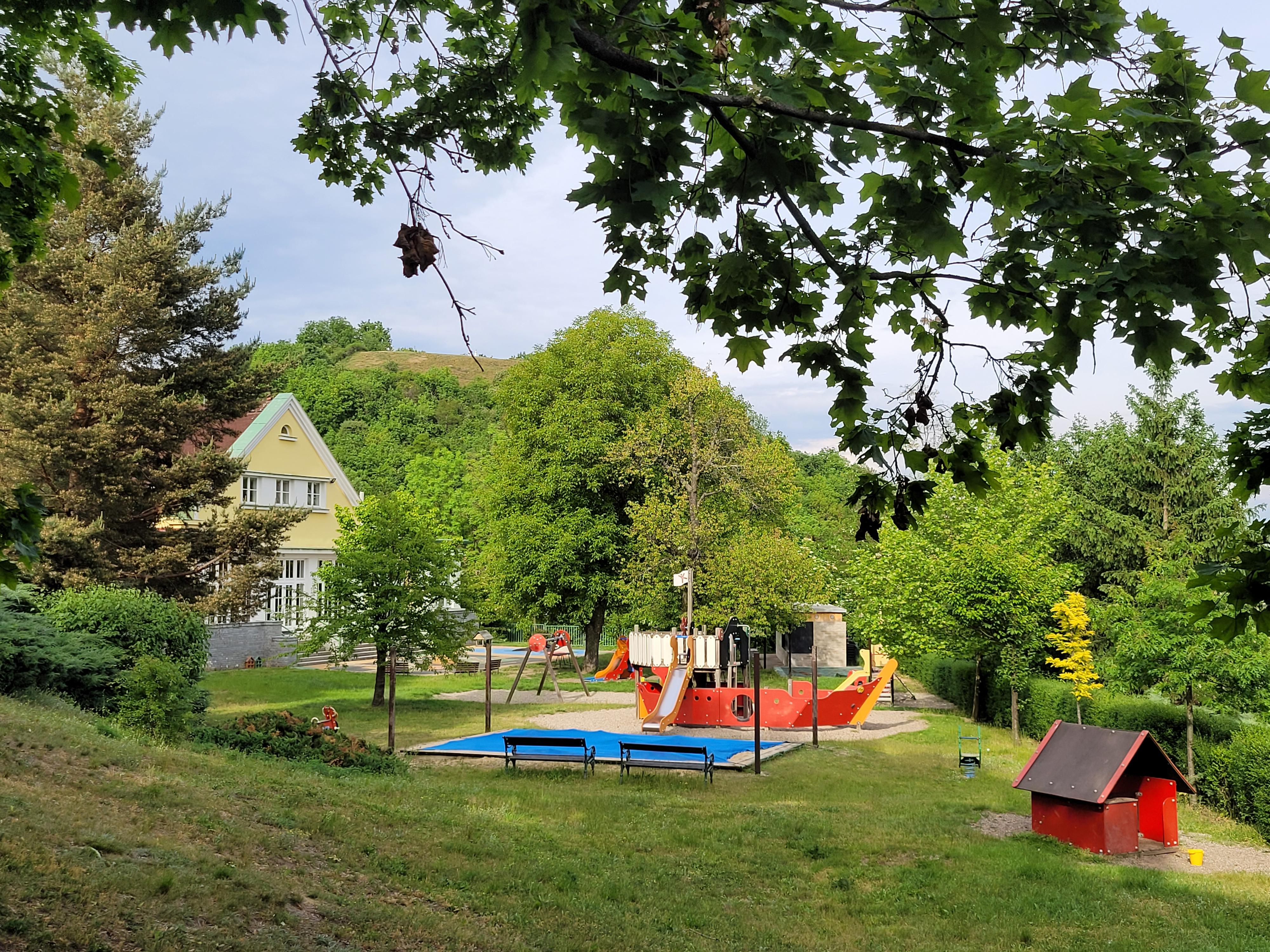 MŠ Praha, Nad Laurovou foto 3