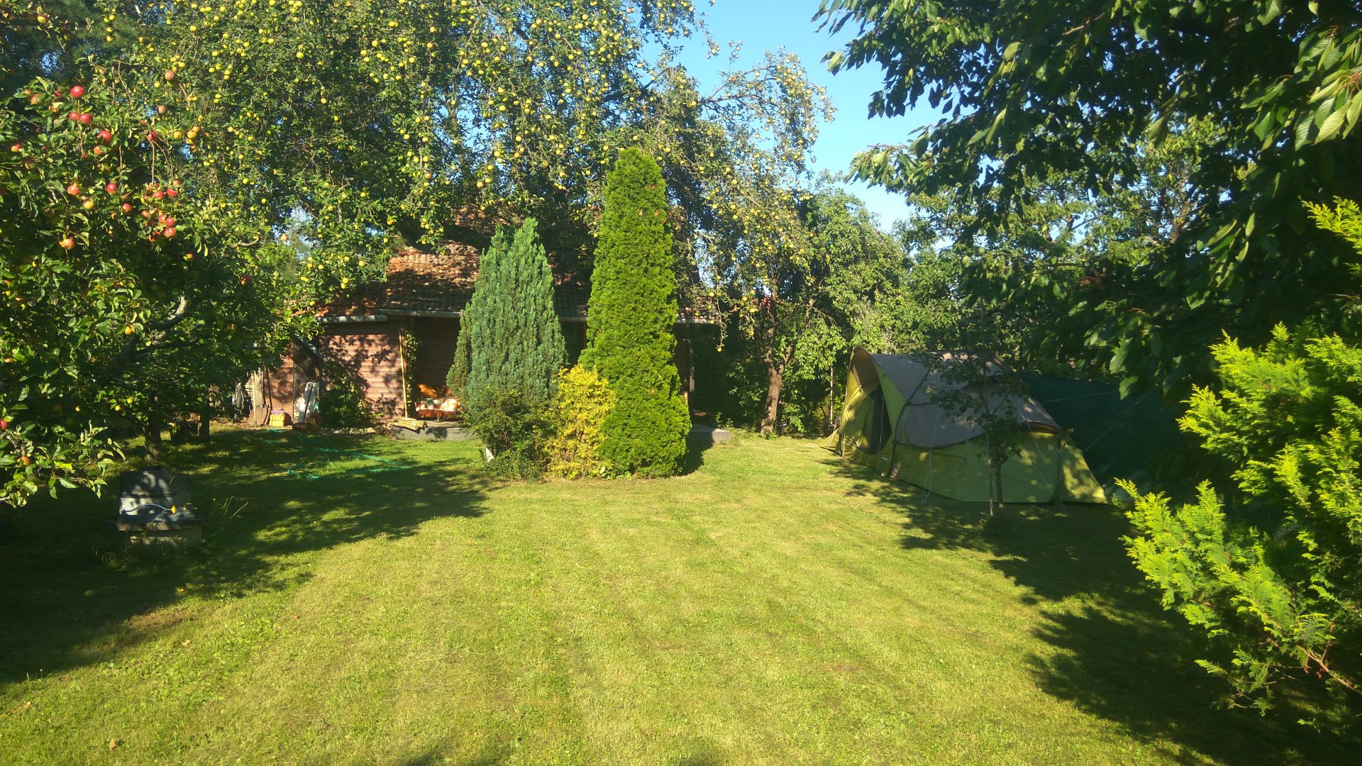 BezKempu Zahrada v blízkosti zatopeného lomu Libuše foto 2