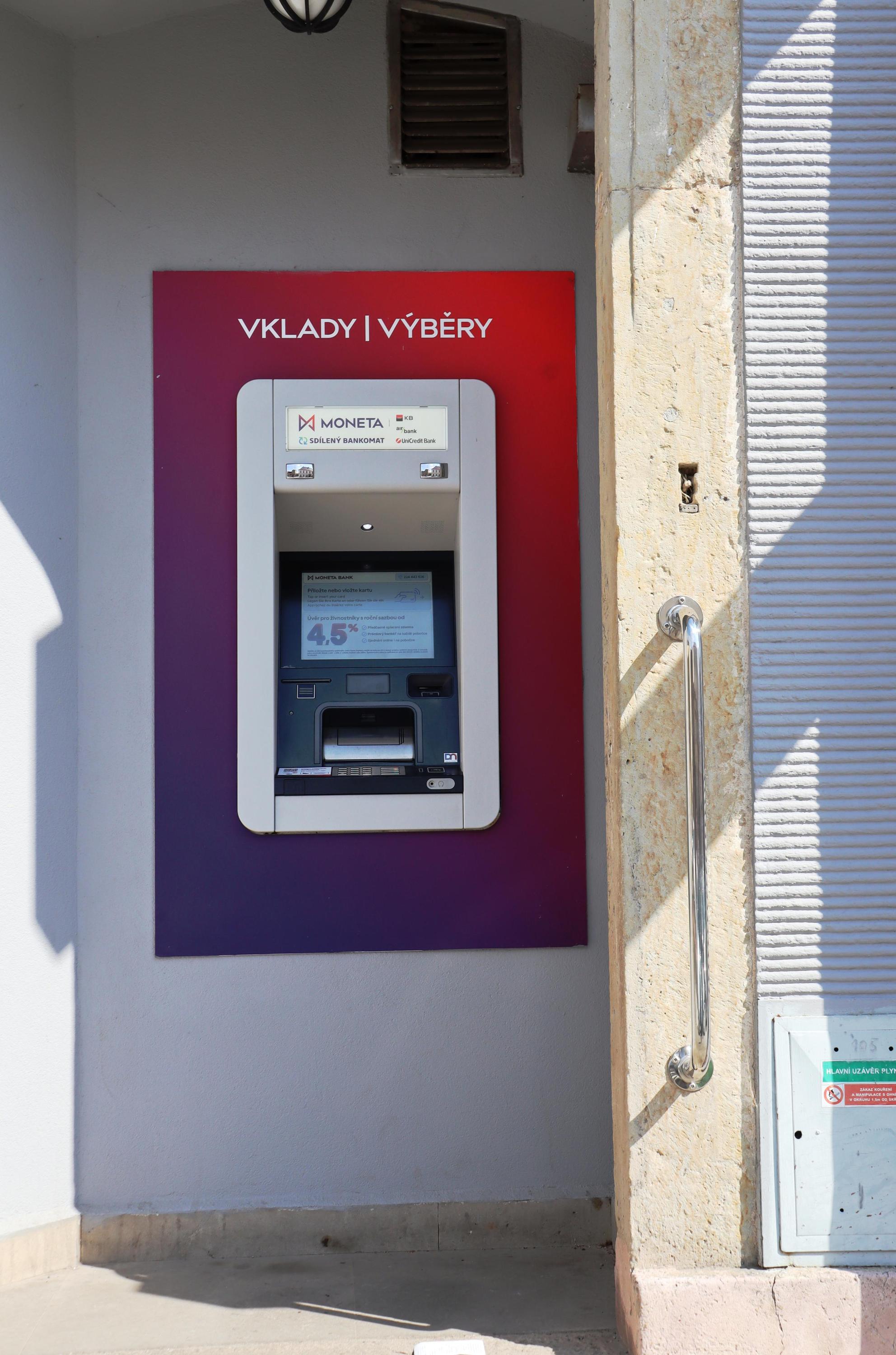 Bankomat MONETA Bank vkladový foto 6
