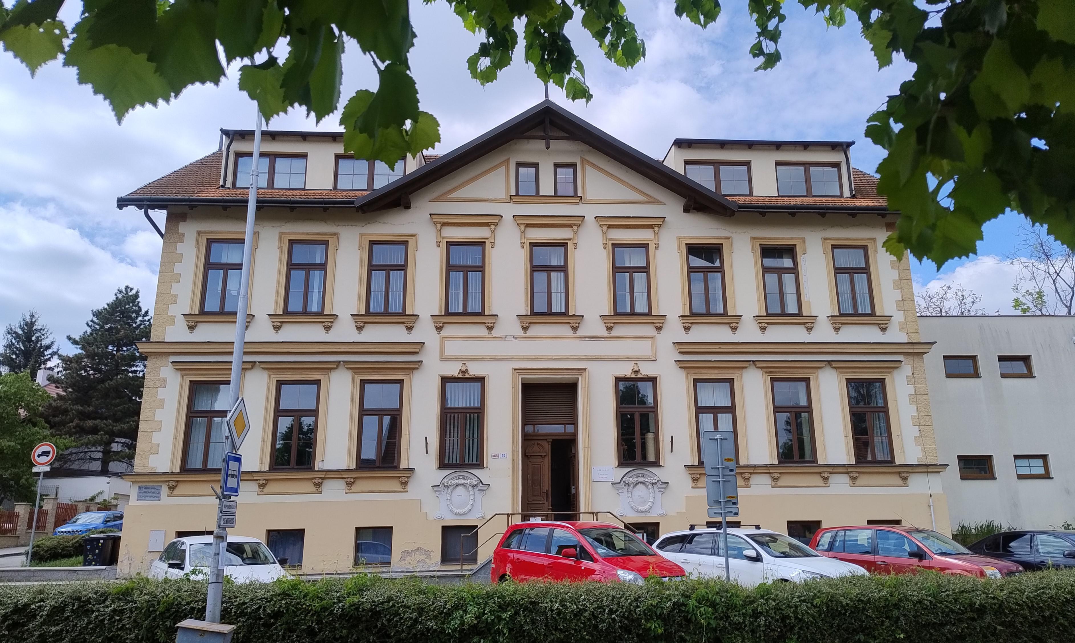 Střední škola a základní škola Arktur