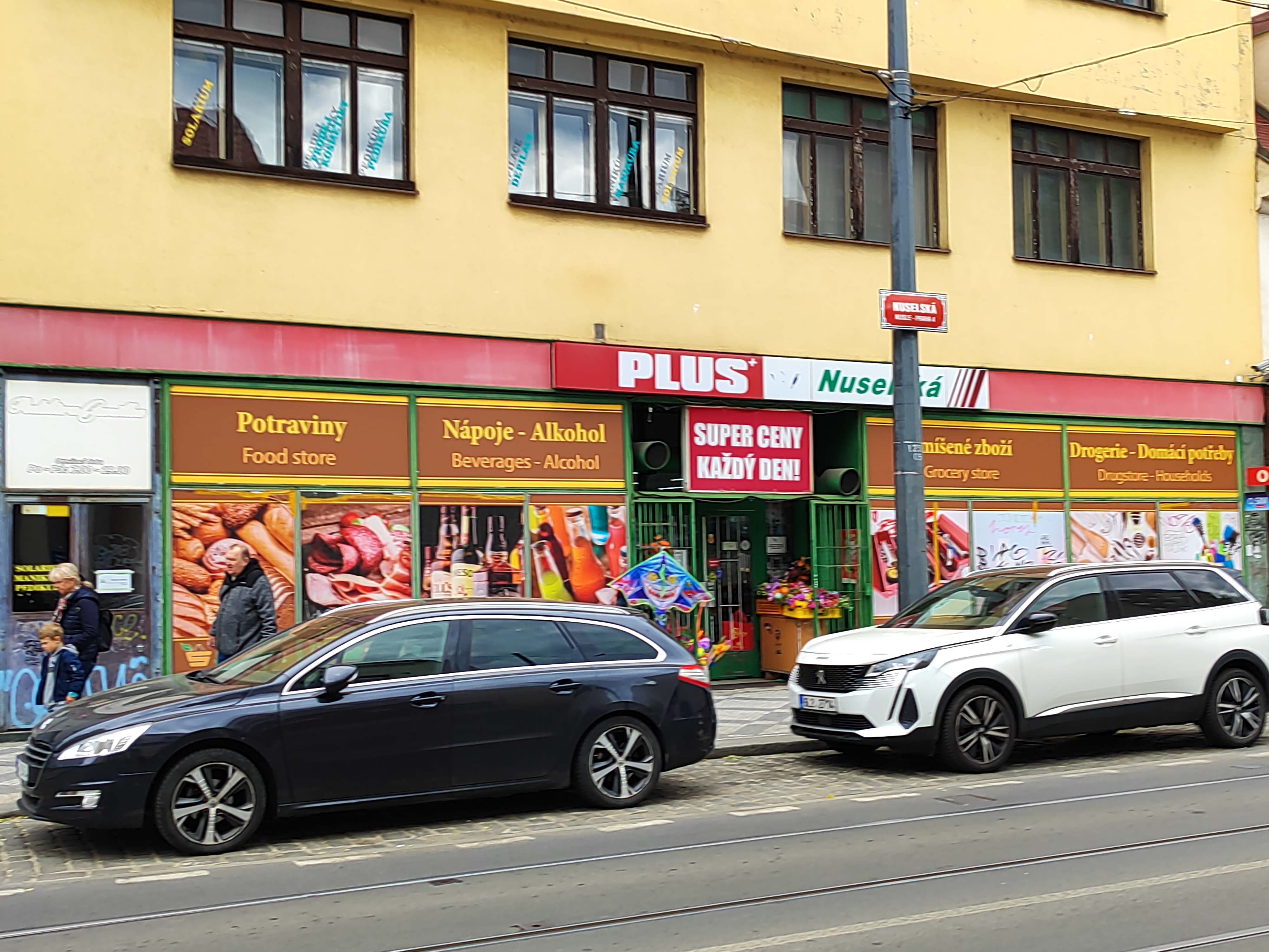 Potraviny PLUS JIP Nuselská foto 2