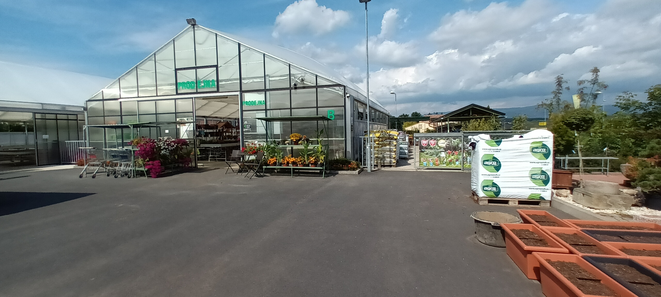Flora centrum Mráz s.r.o. - Zahradní centrum Sedlec foto 2