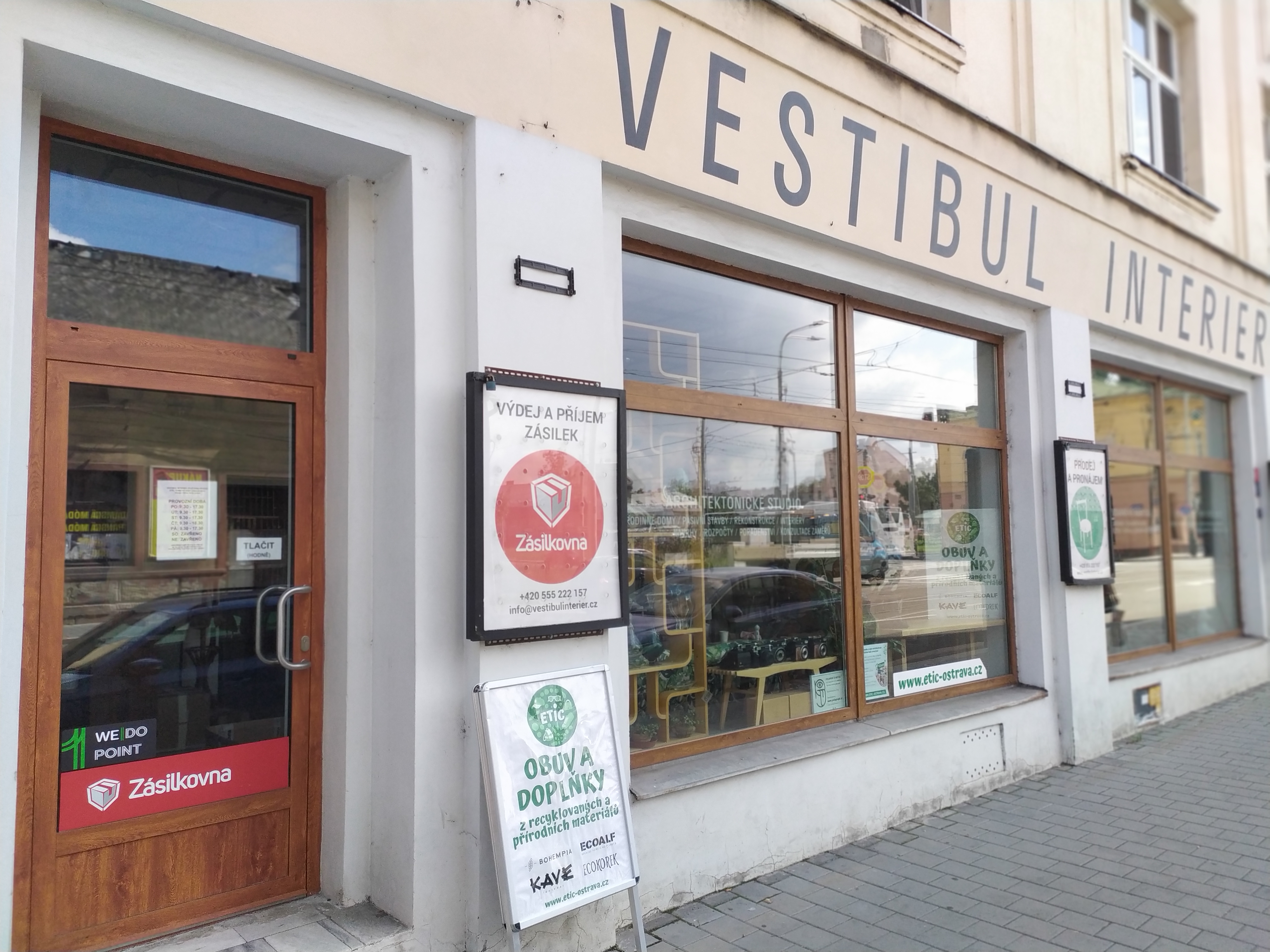 Vestibul Interier - prodej a renovace nábytku