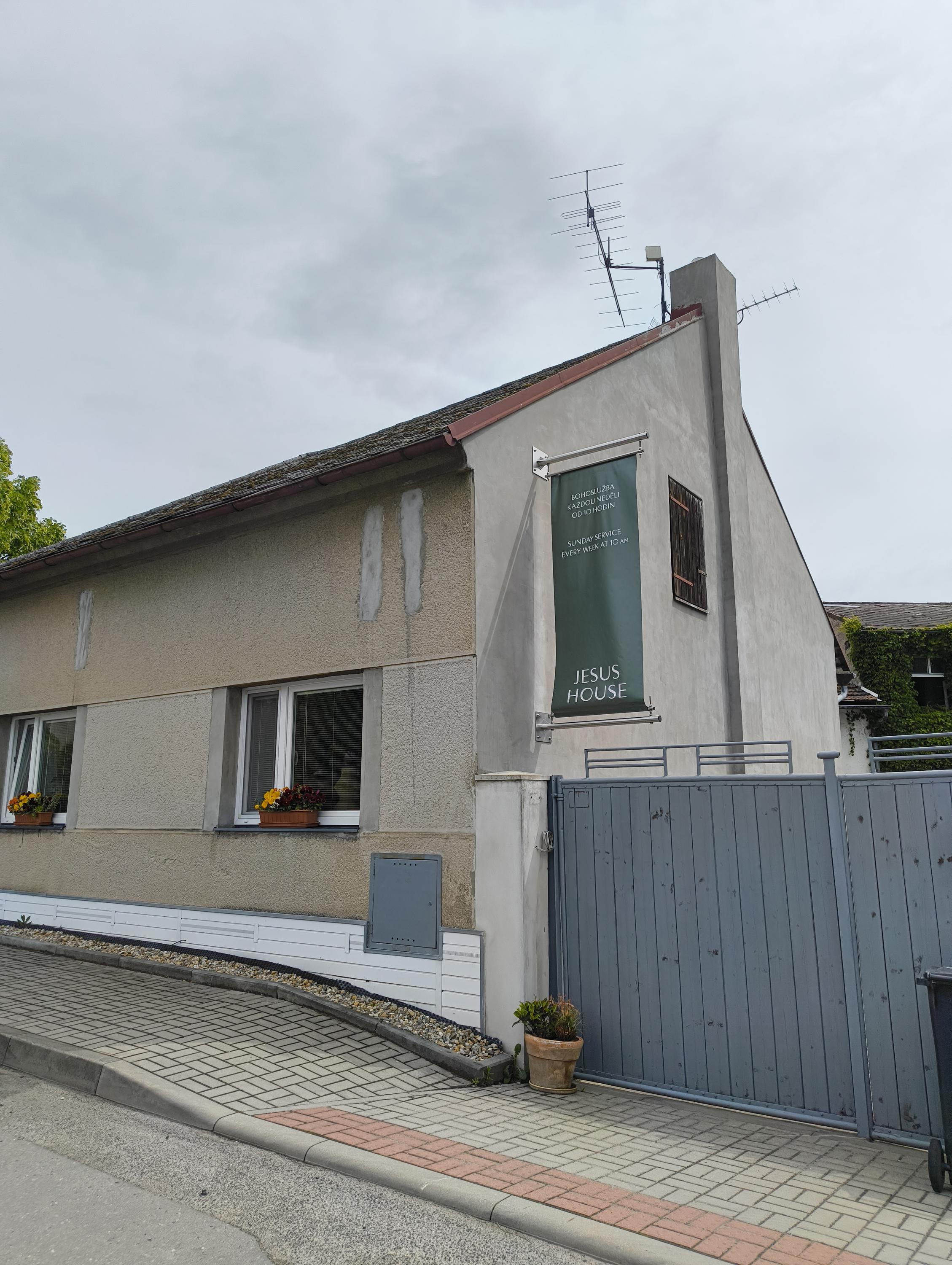 JESUS HOUSE foto 5