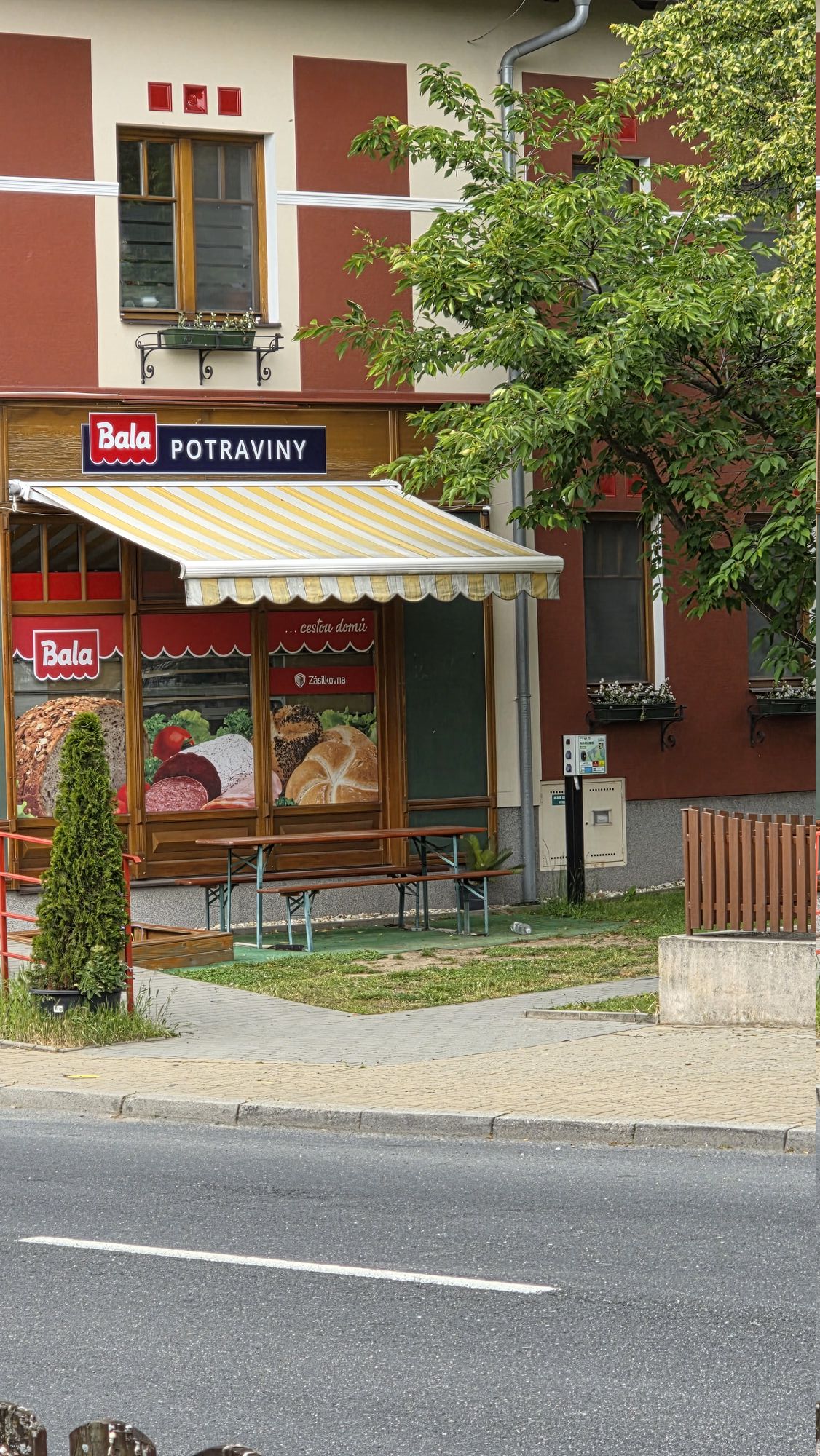 Nabíjecí zásuvka pro elektrokola - Přílepy foto 3