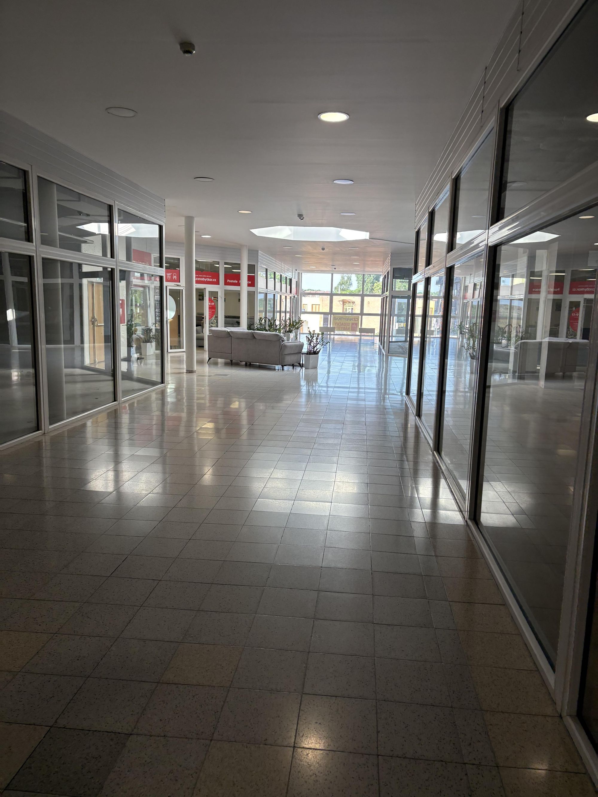 Obchodní centrum Břeclove foto 4
