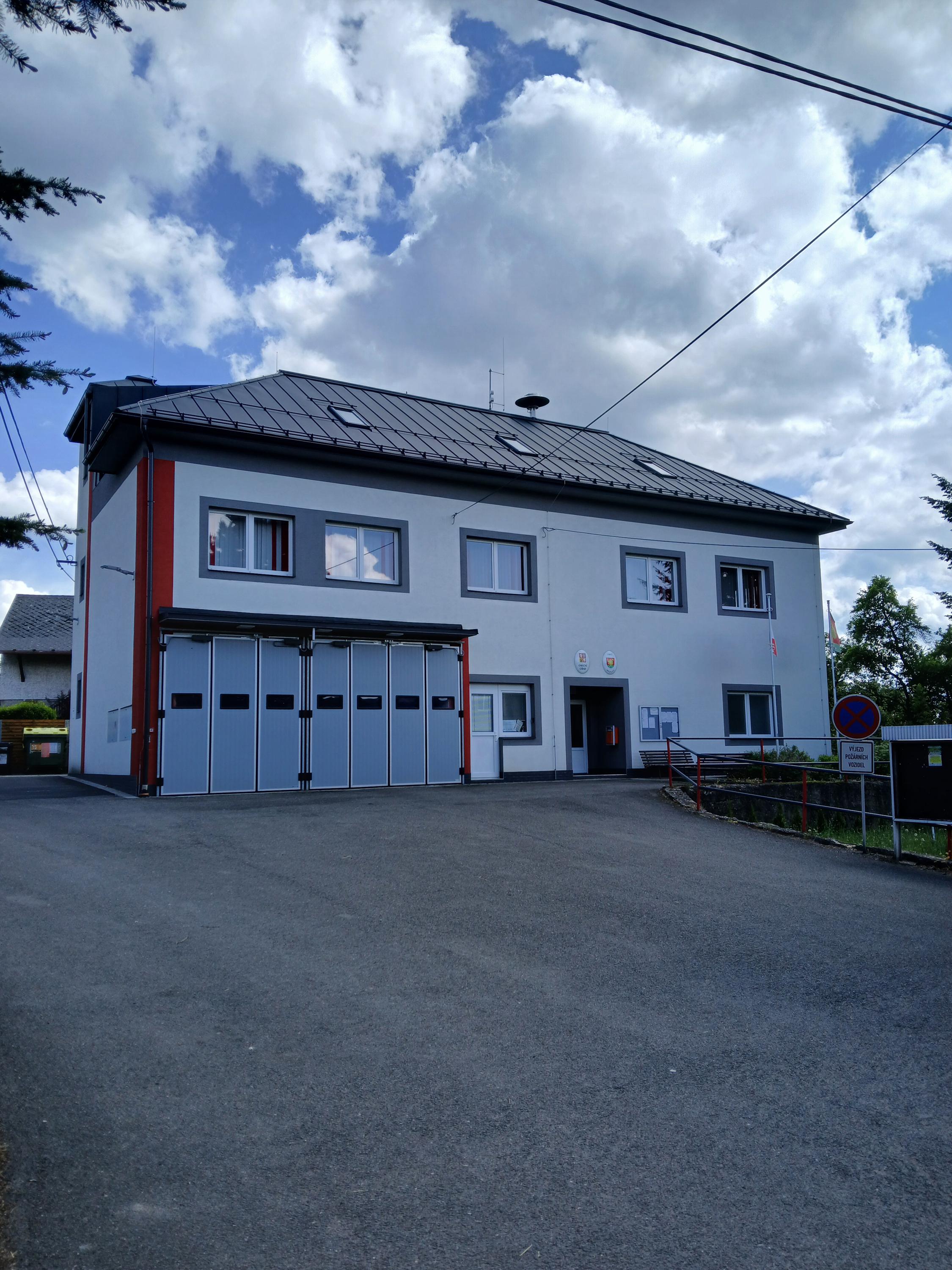 Mezilesí - obecní úřad foto 2