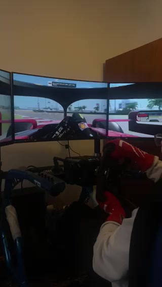 Simtech - závodní simulátory na míru foto 2 (náhled videa)