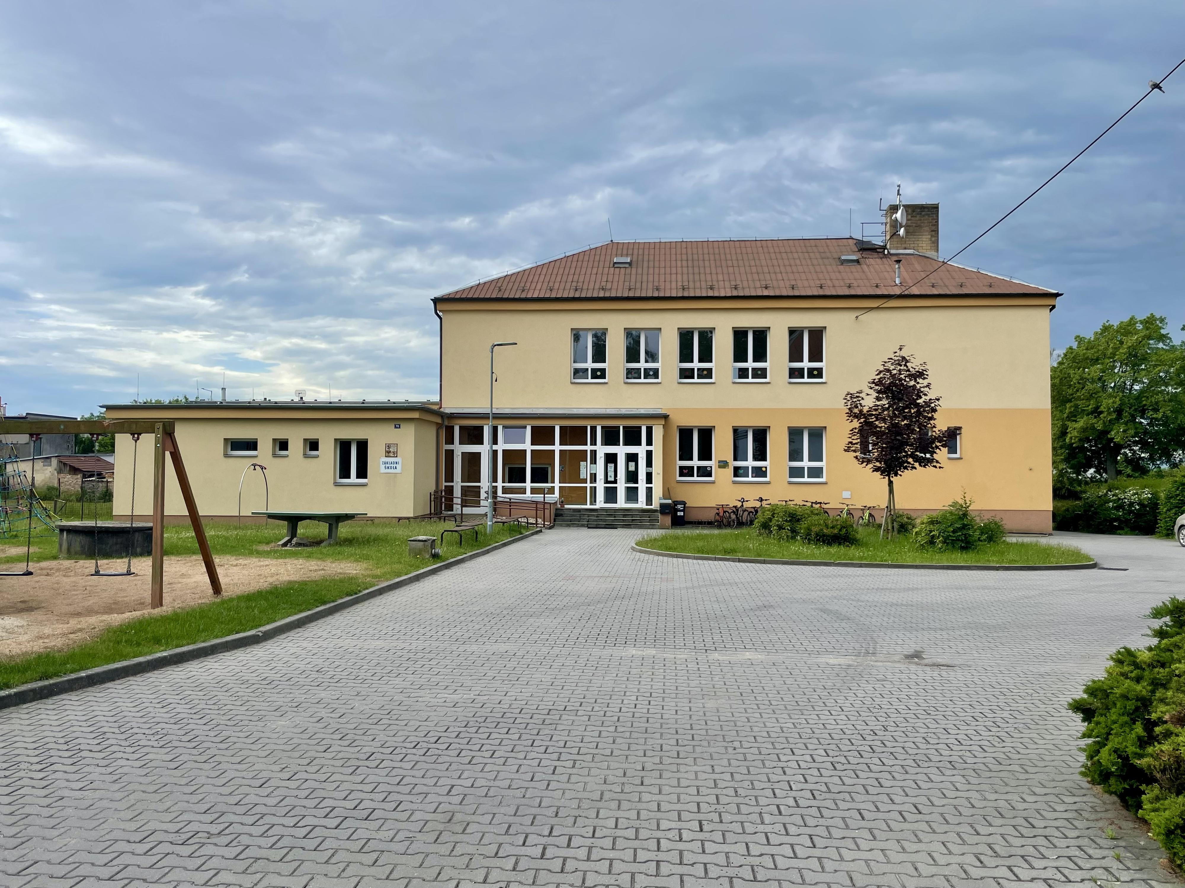 ZŠ a MŠ Ostřetín, okres Pardubice foto 2