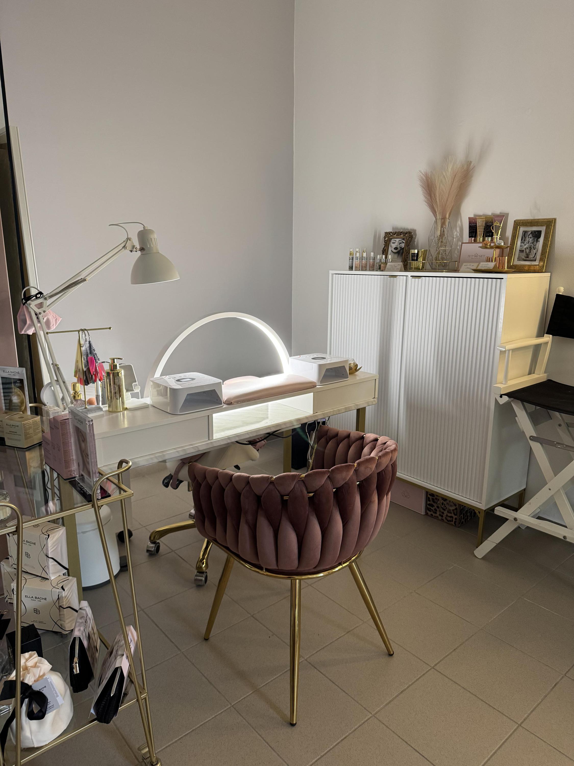 Salon Petra visage foto 4