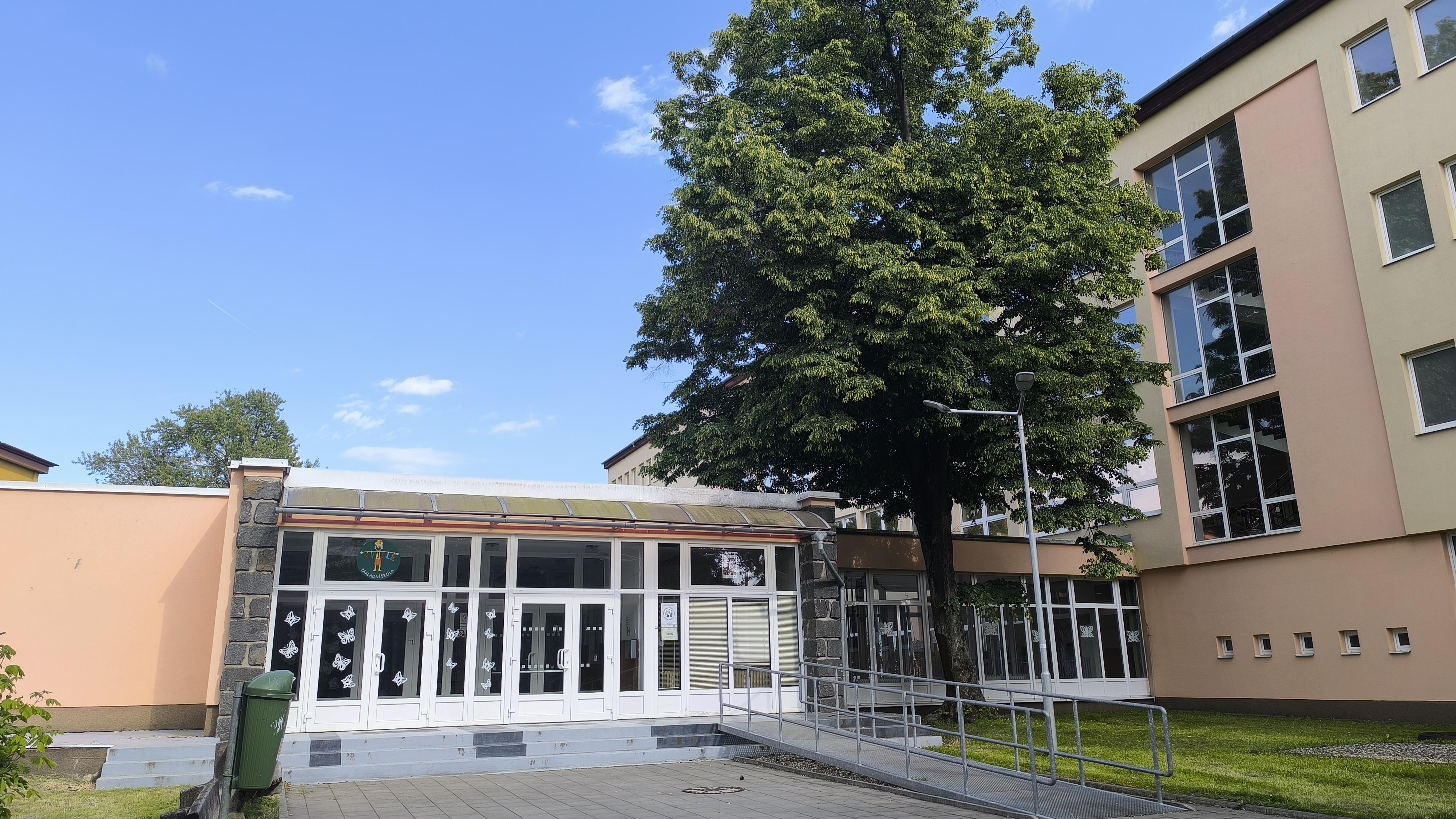 ZŠ Přerov, Svisle foto 4