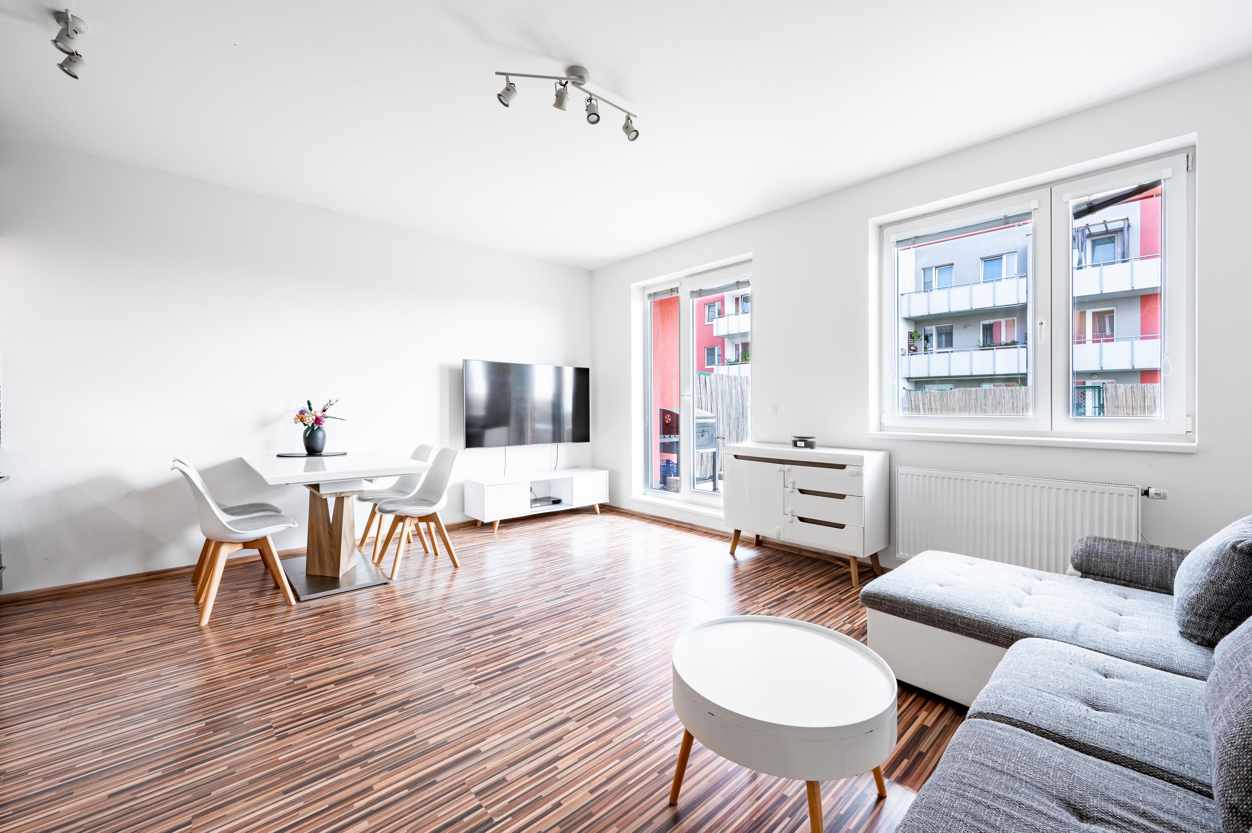 ZELENKOVÁ reality, partner Justo foto 4