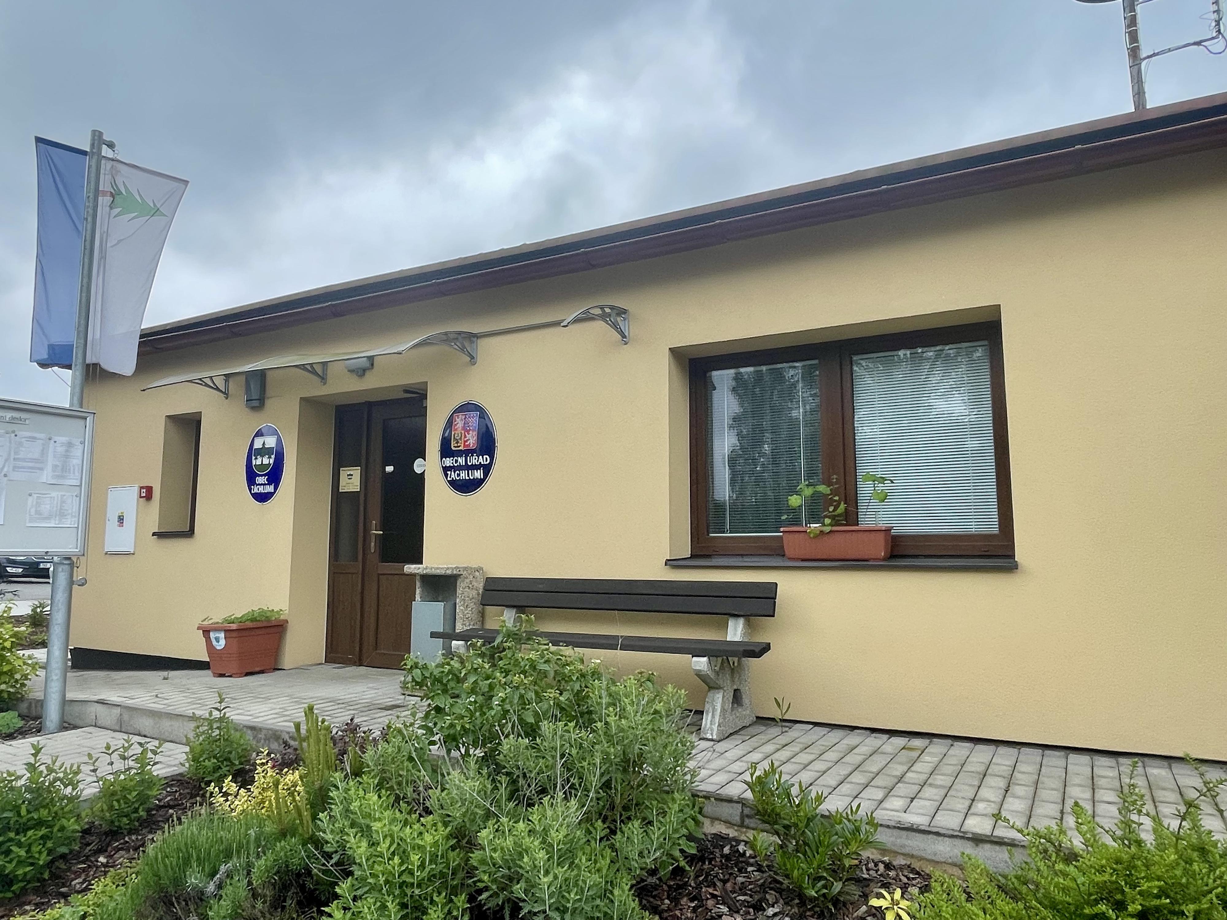 Záchlumí - obecní úřad foto 2