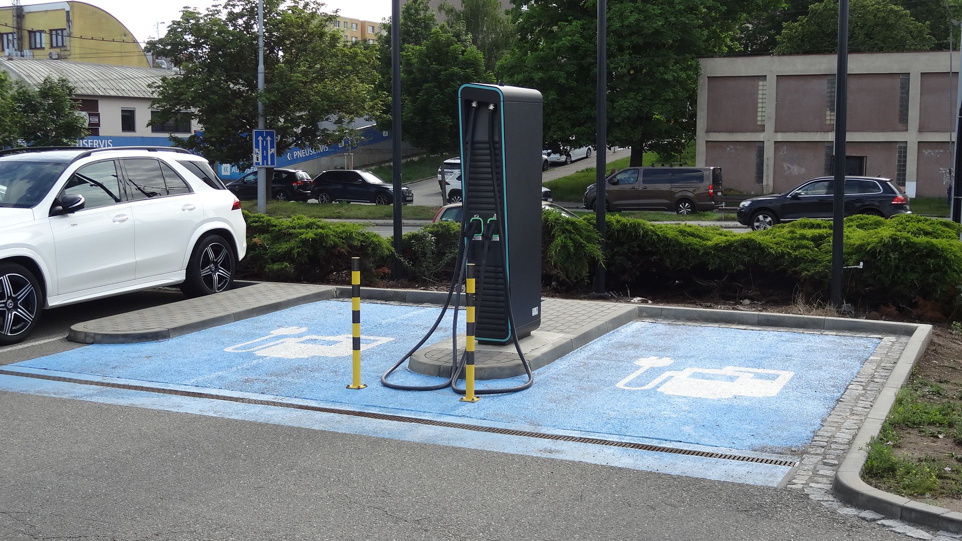 Dobíjecí stanice pro elektromobily foto 2