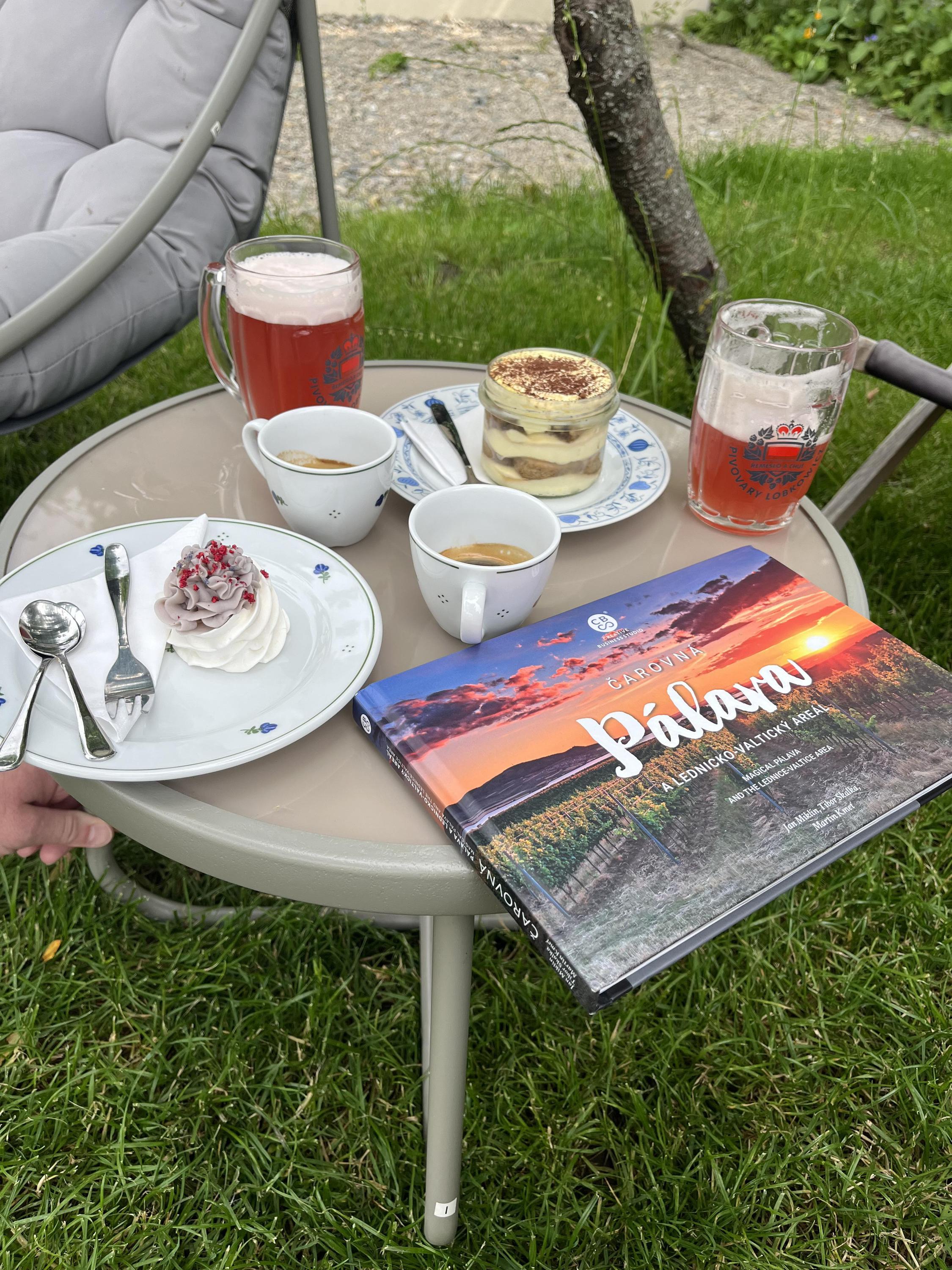 Kavárna a vinný bar Na zahradě foto 6