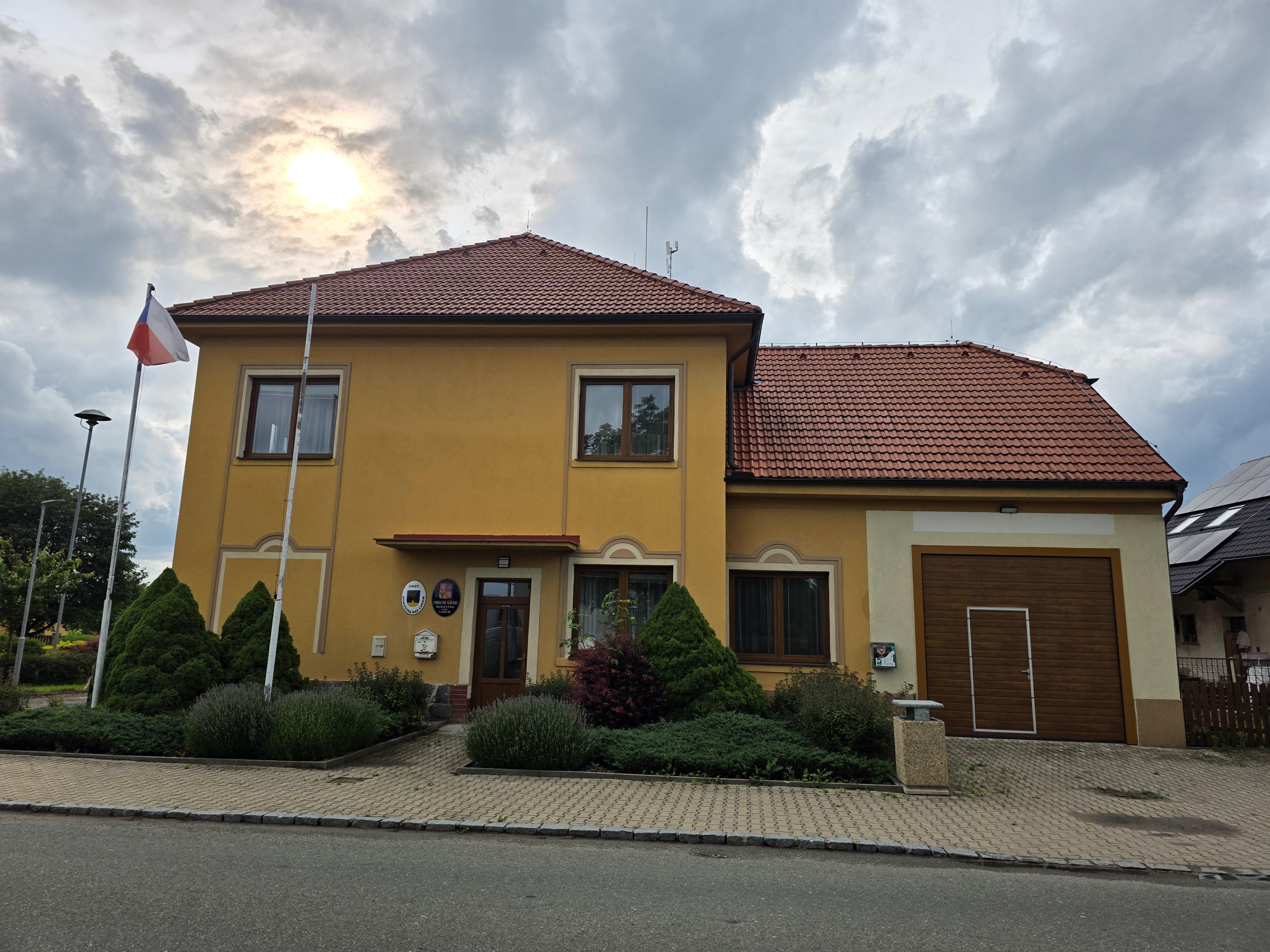 Bukovina nad Labem - obecní úřad