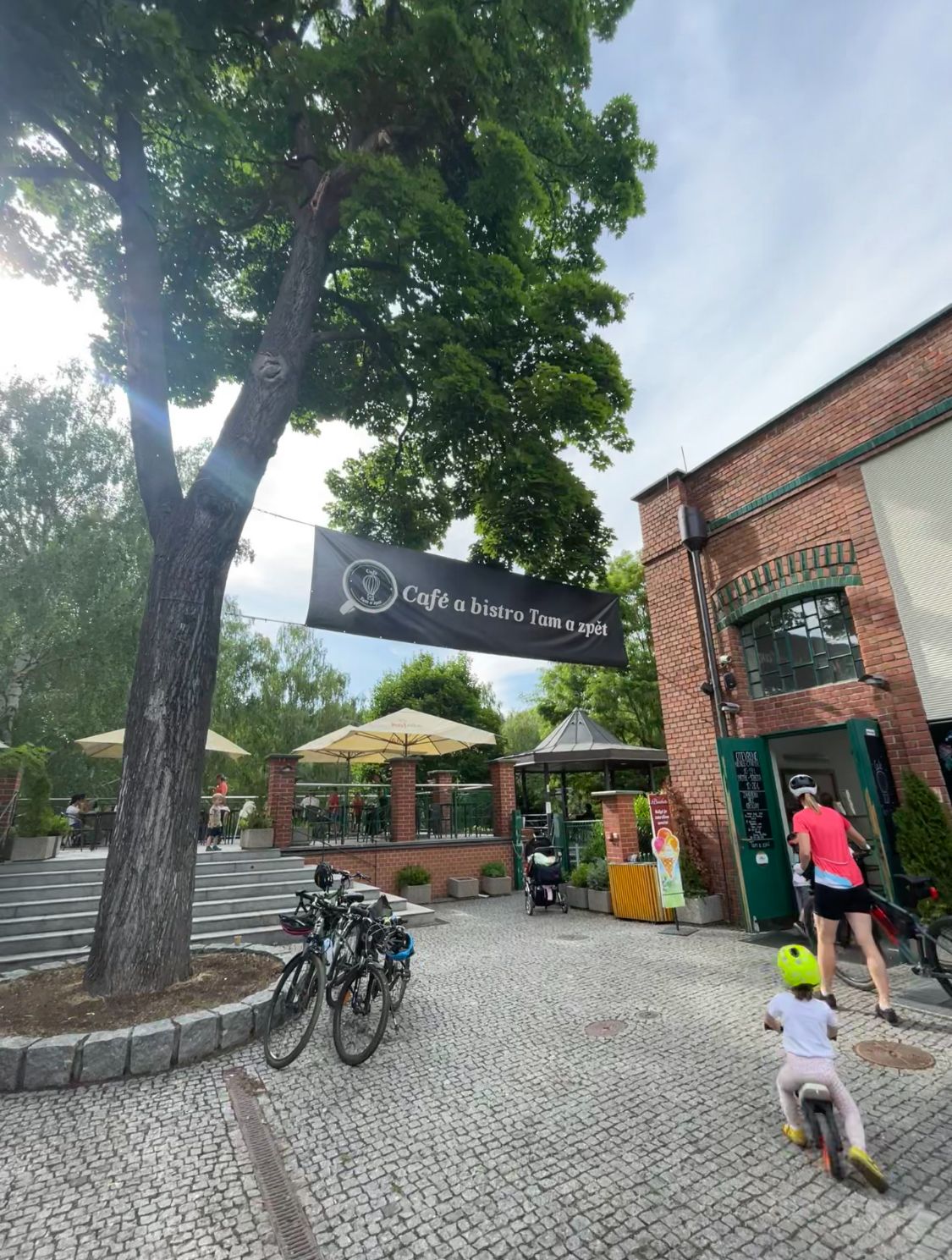 Café a bistro Tam a zpět foto 2