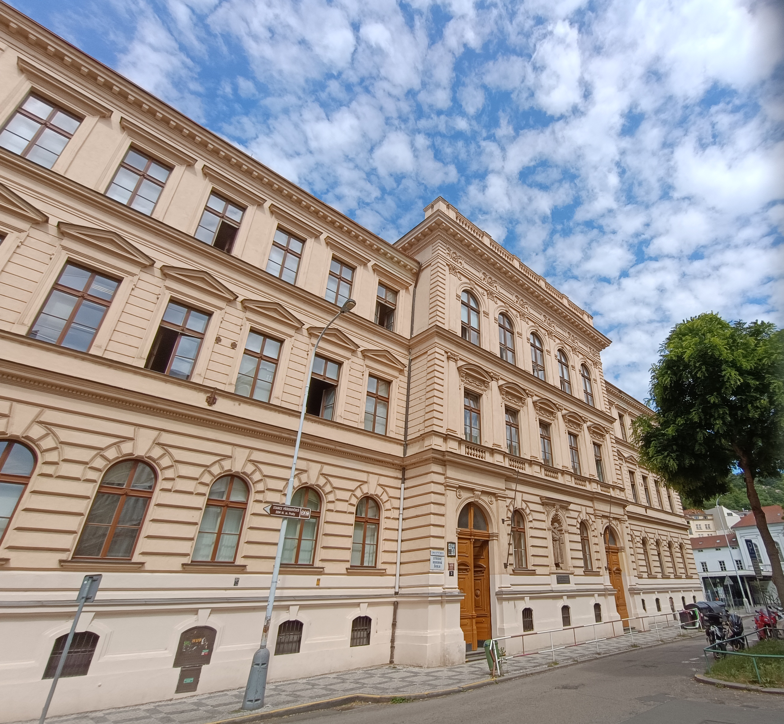 Střední odborná škola Praha, Drtinova foto 2