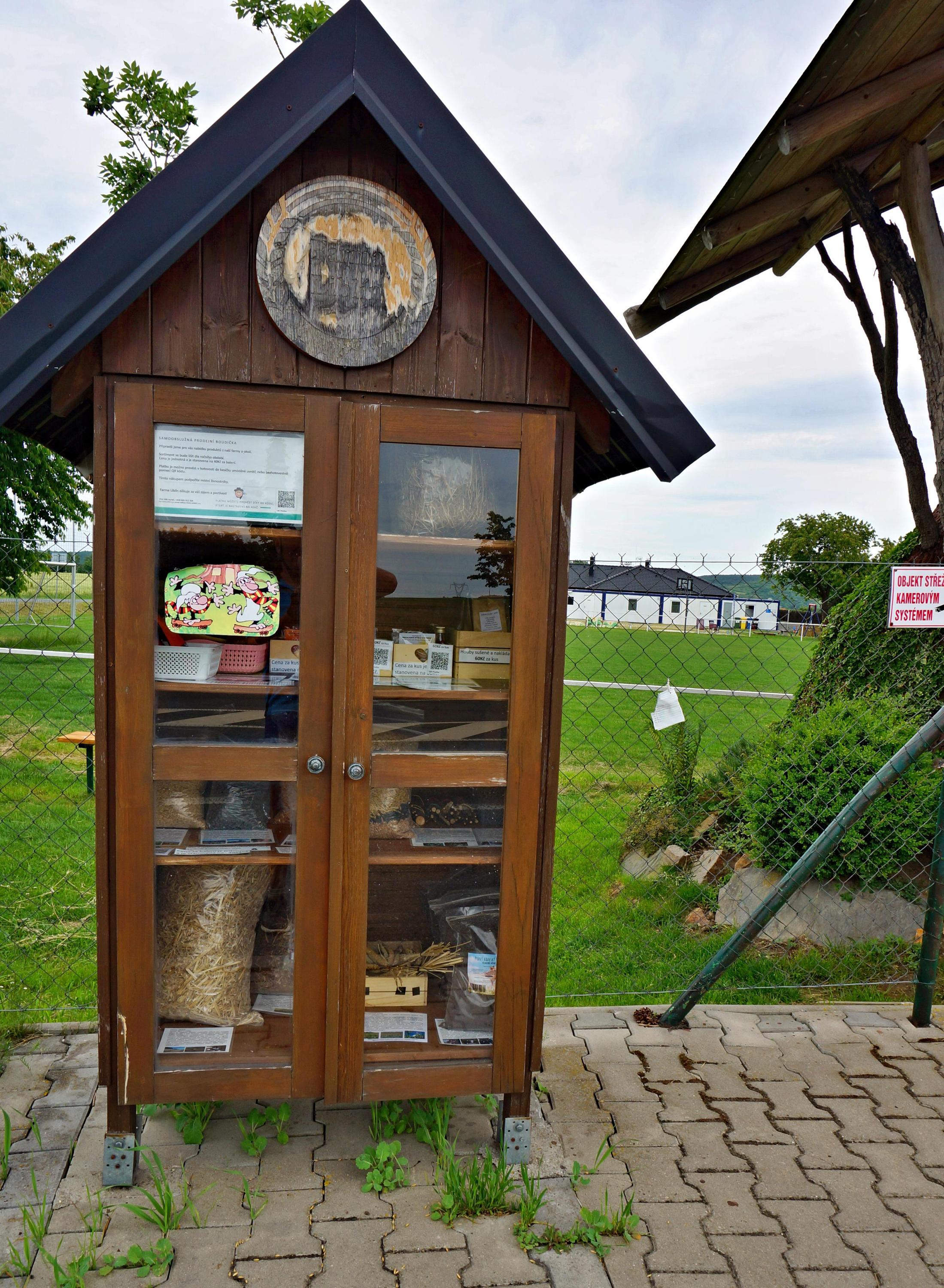 Samoobslužná budka u Pařezové chaloupky foto 4