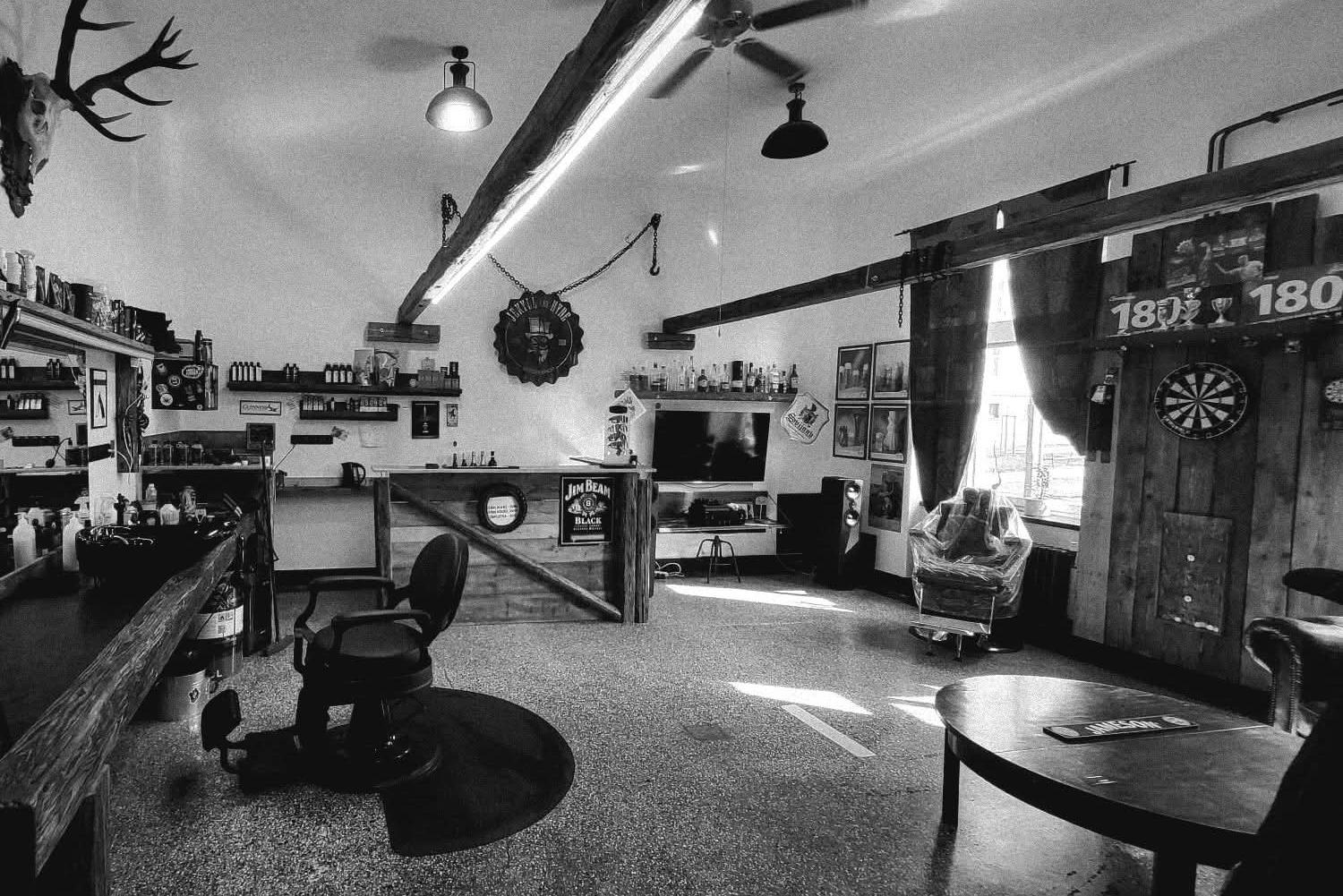 Jekyll and Hyde barber shop foto 1