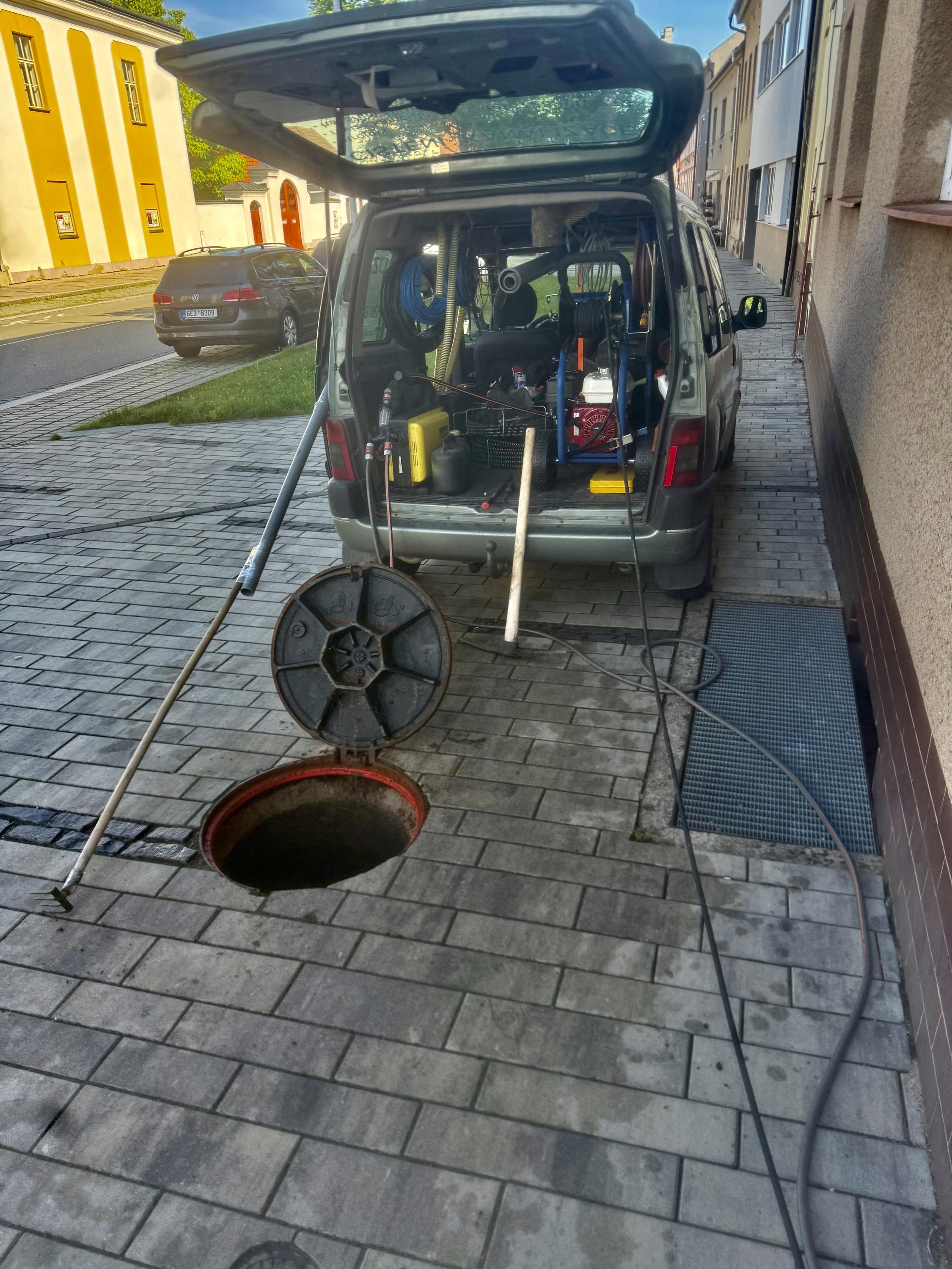 Čištění odpadů a kanalizace Luňák foto 4