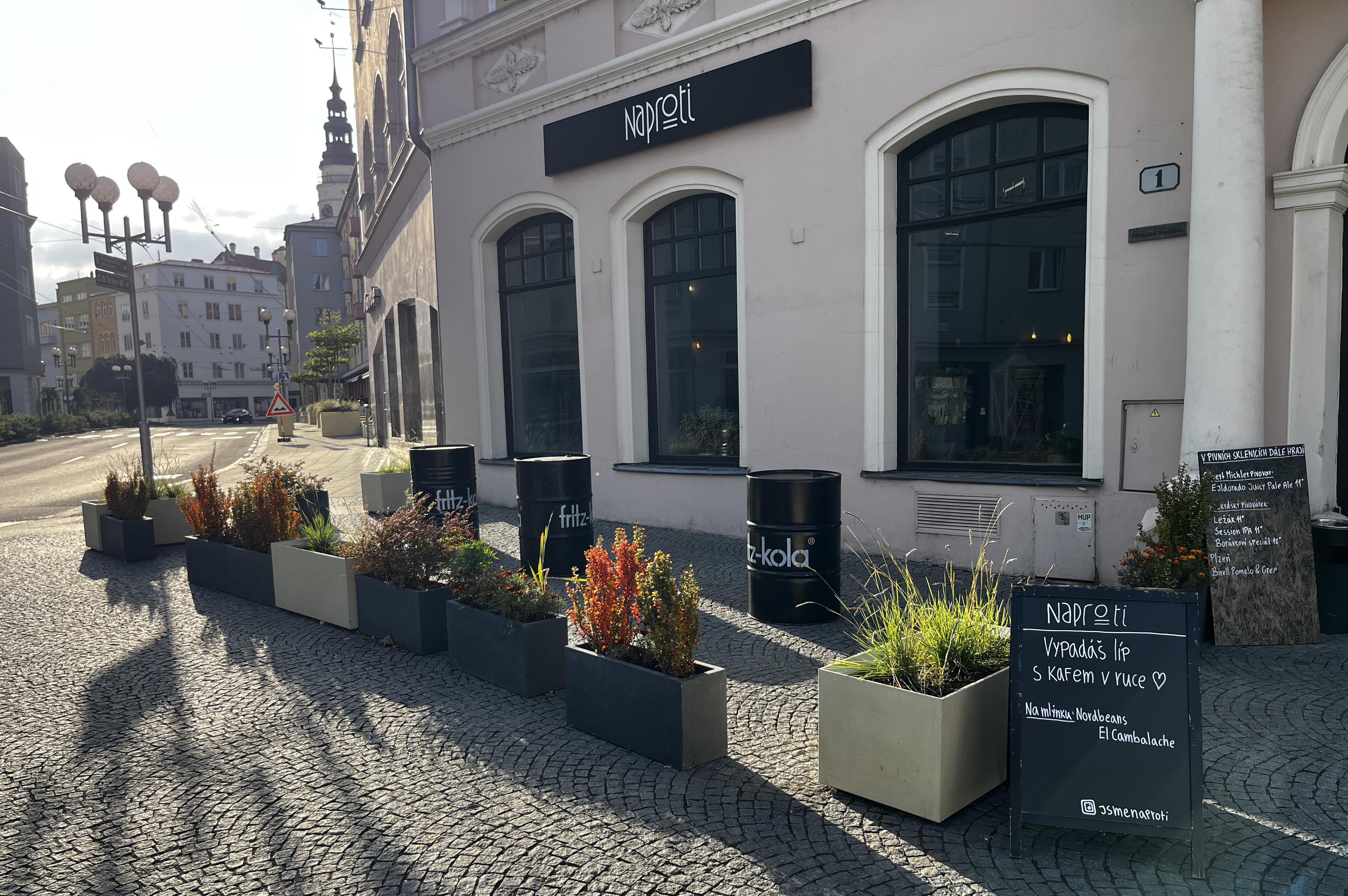 Naproti | Kafe & Gin foto 1