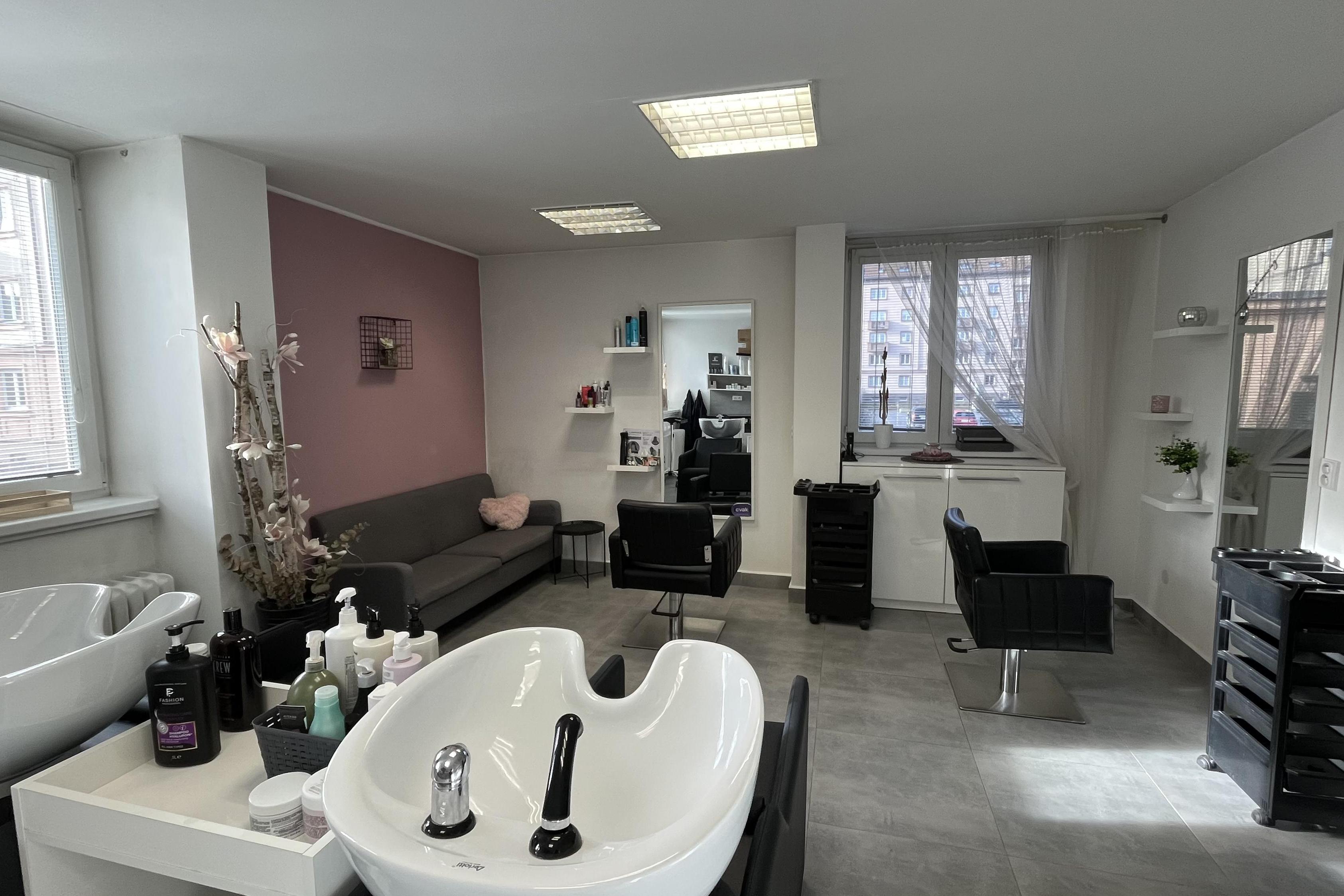 Kadeřnice Veronika Štursová