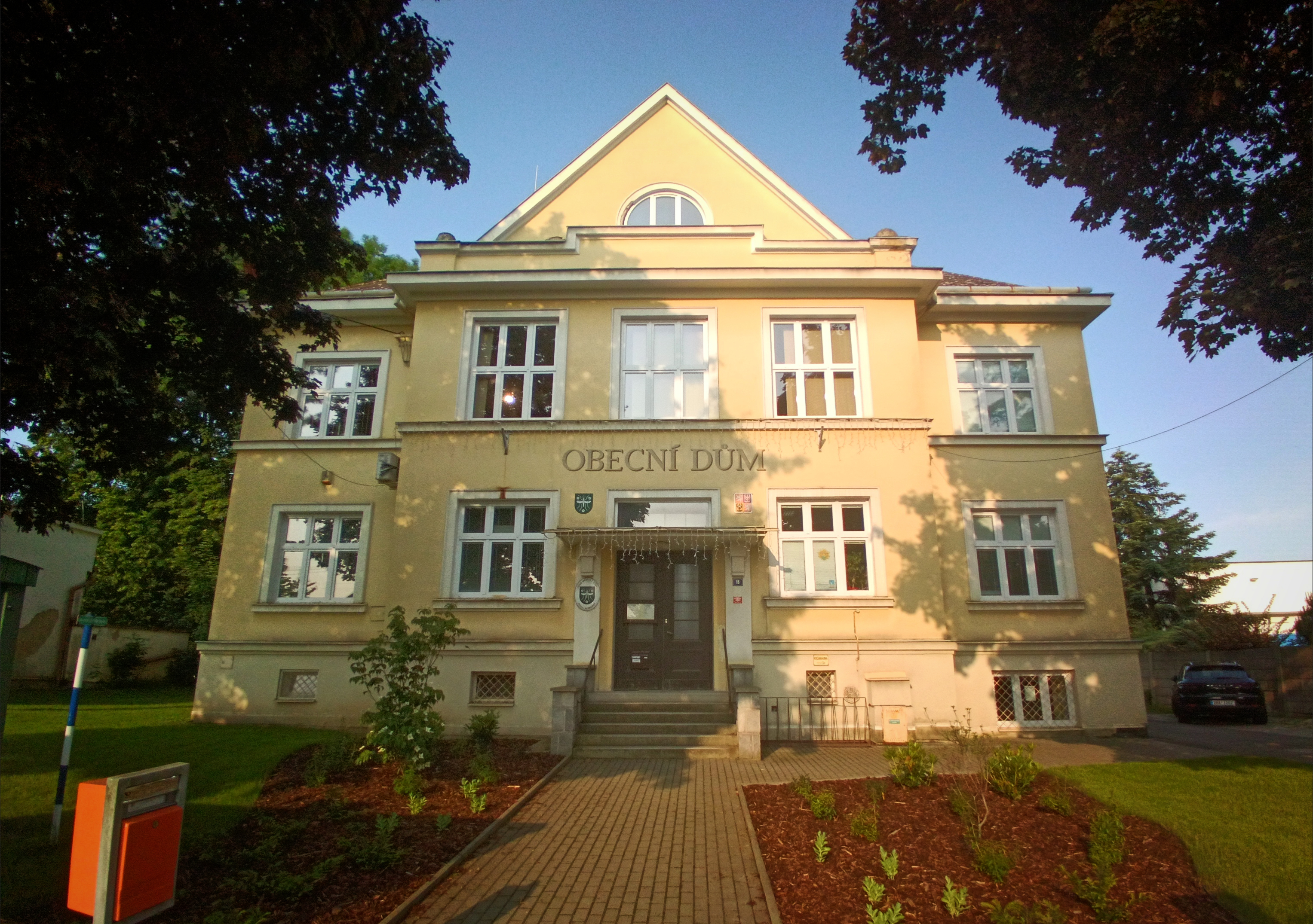 Úřad městské části Komárov foto 2