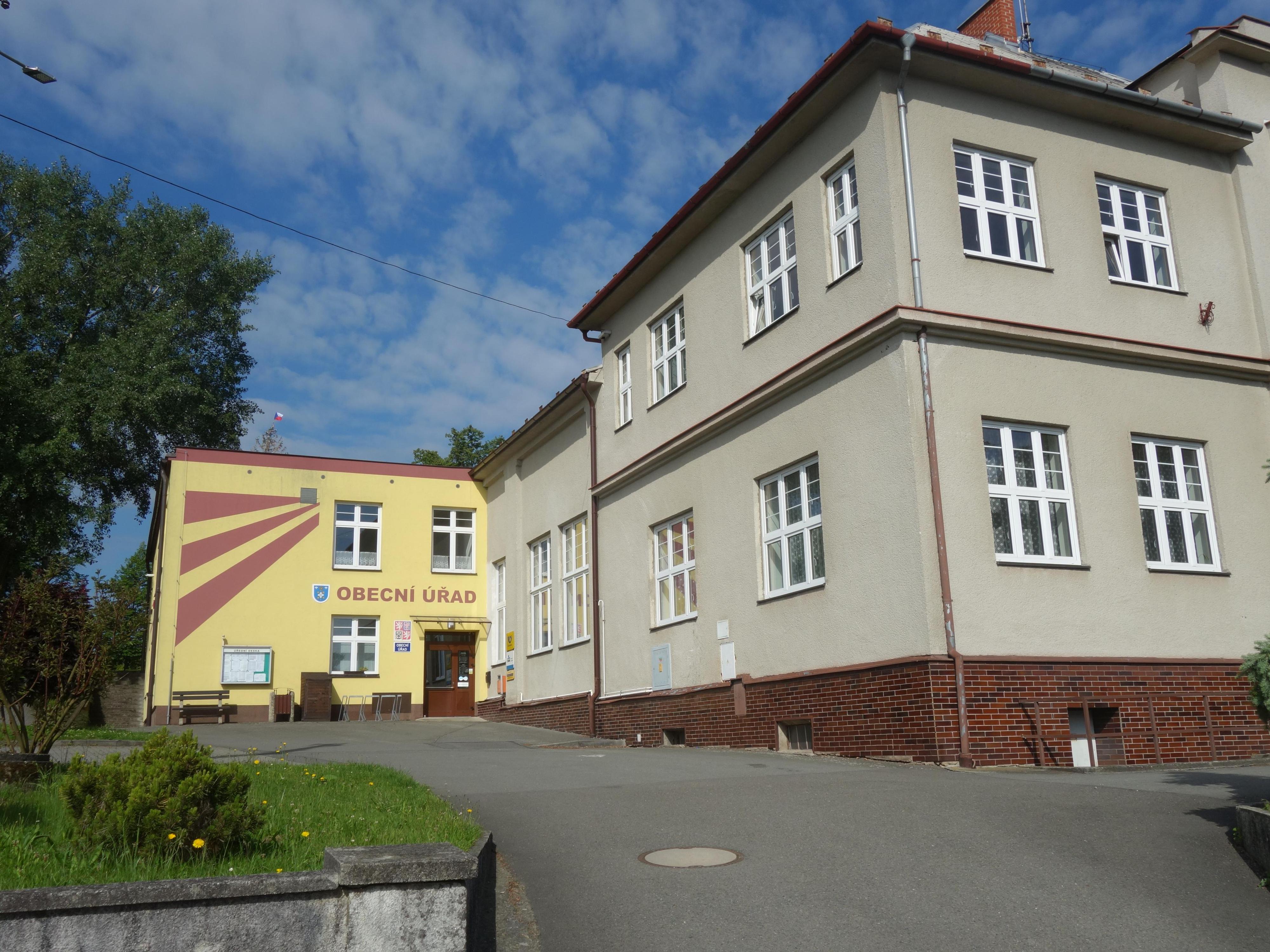 Albrechtičky - obecní úřad foto 2