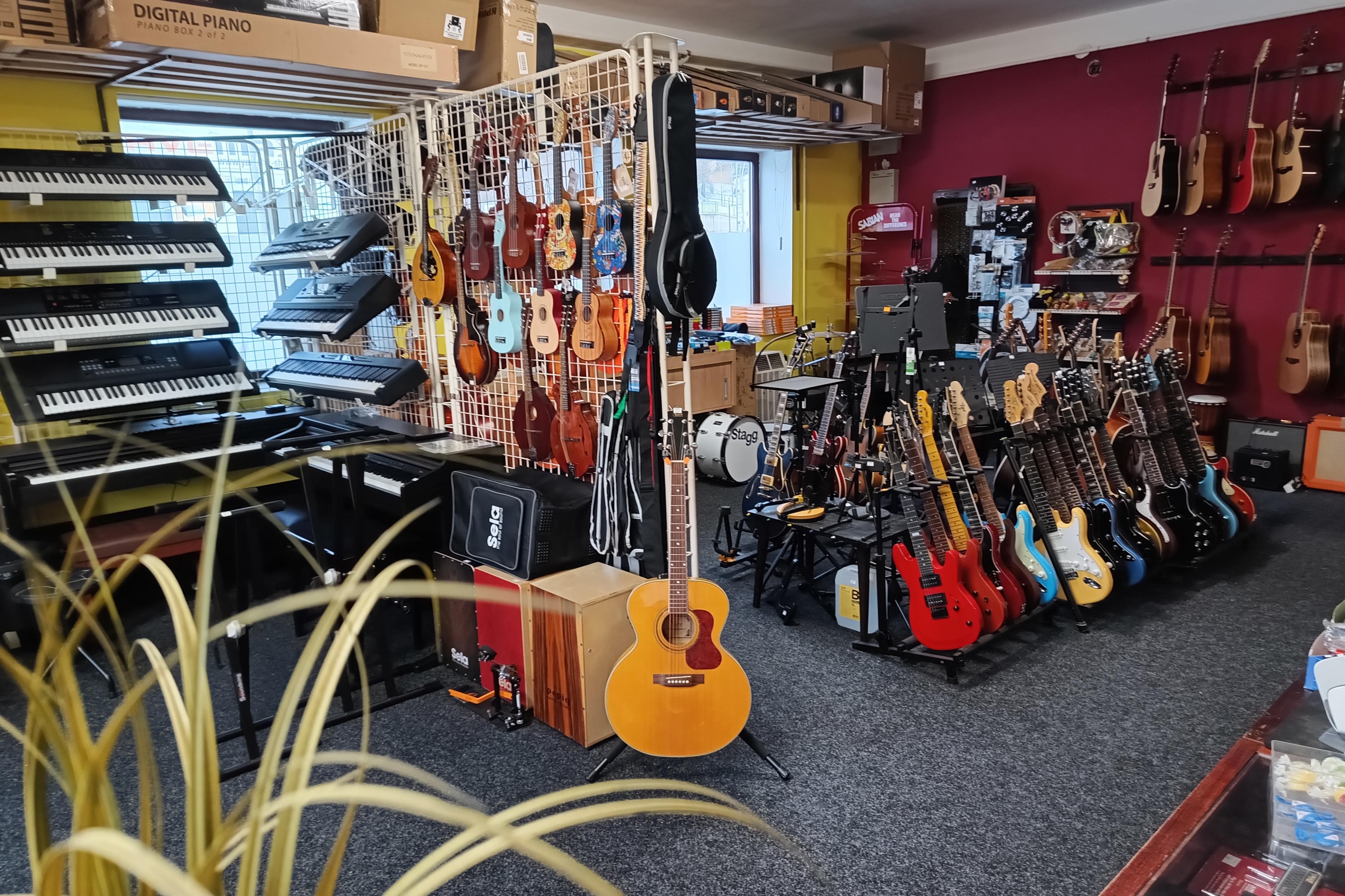 Hudební nástroje Petr Caha