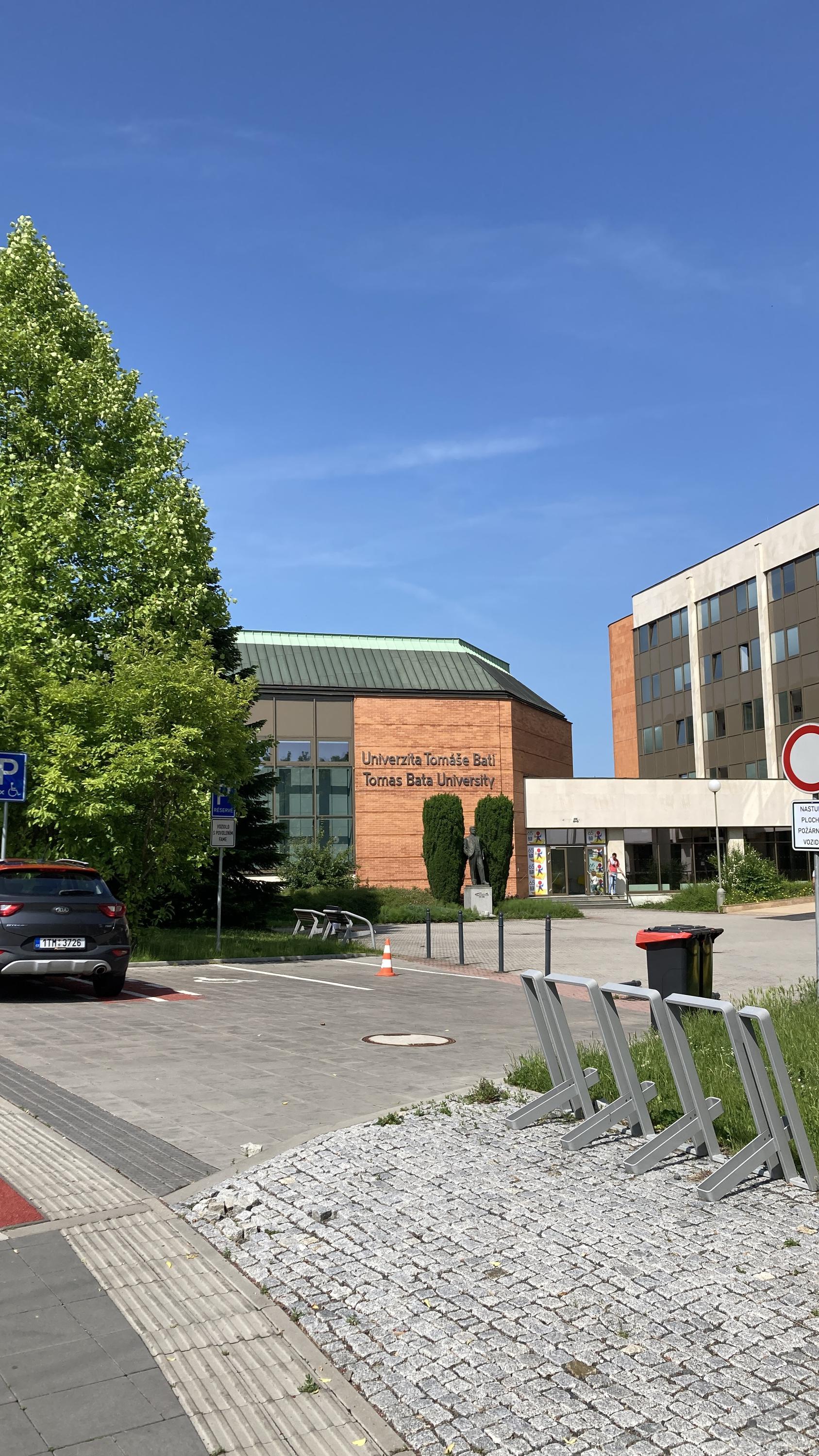 Ústav managementu a marketingu Fakulty managementu a ekonomiky foto 3