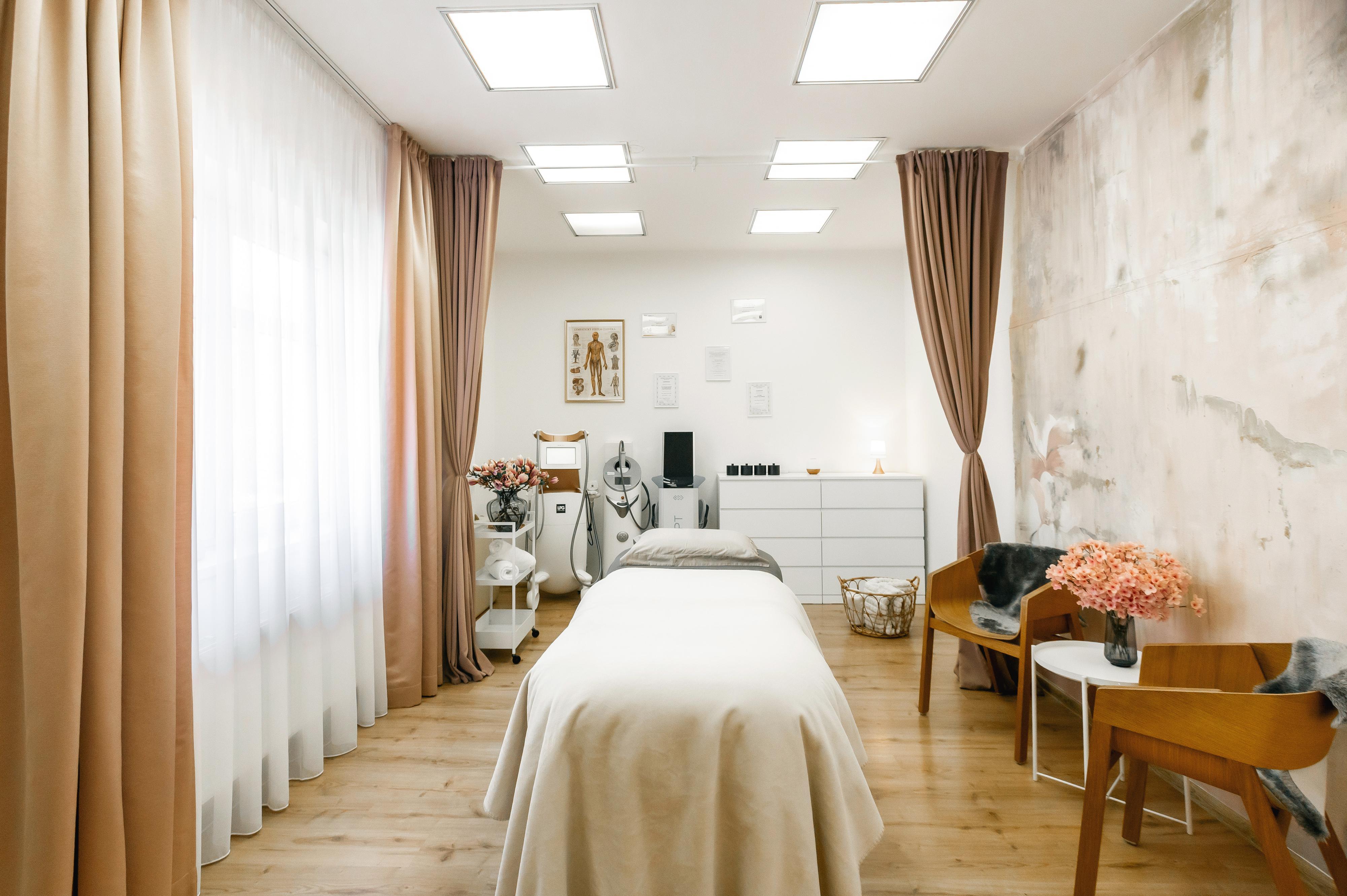 Jana Tozbey - LUXURY PHYSIQUE CARE