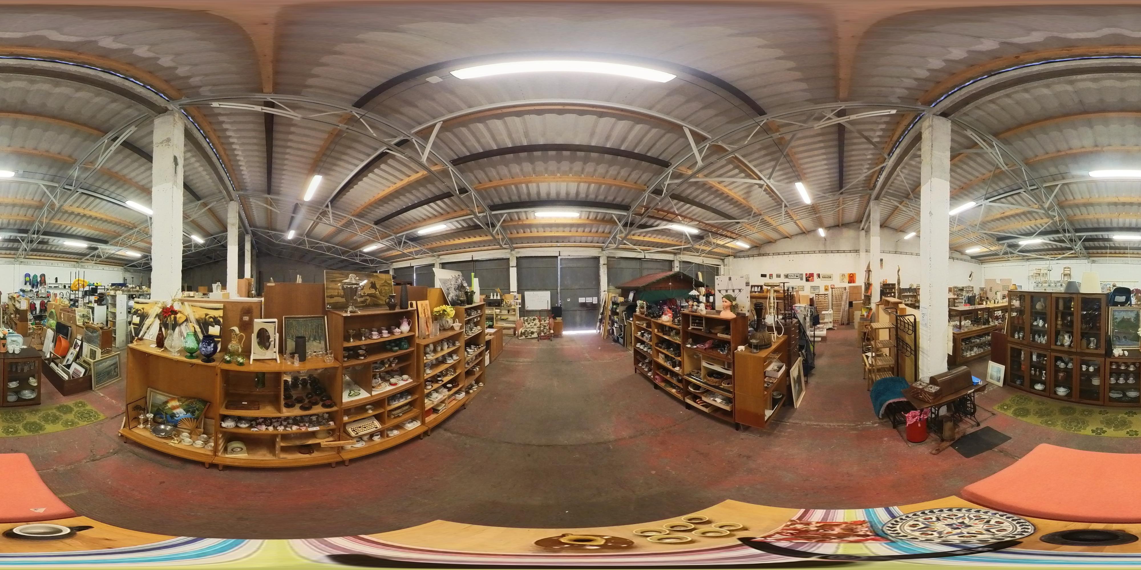 Útulek věcí - velké re-use centrum foto 2