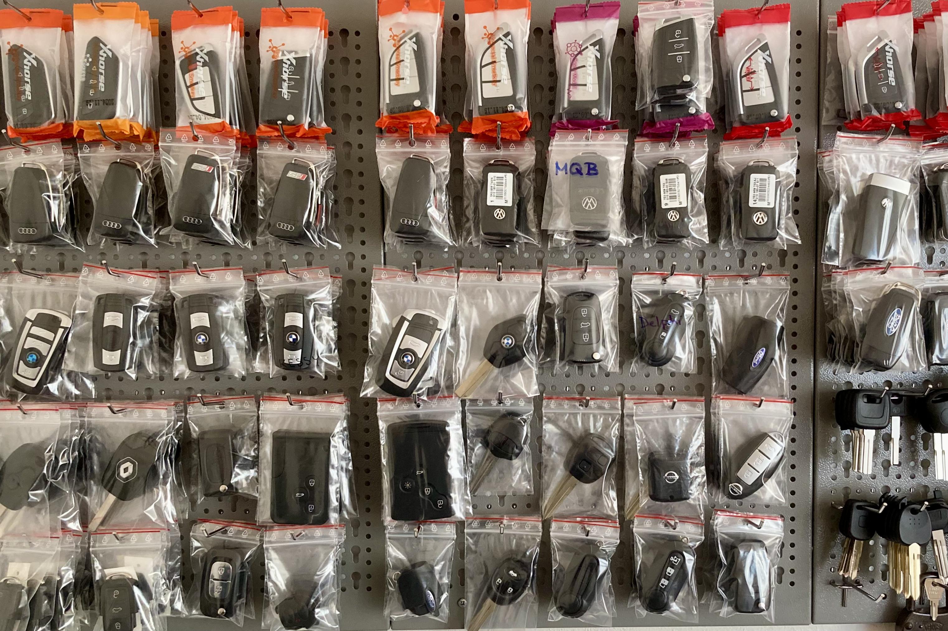 Zakázková výroba a programování autoklíčů