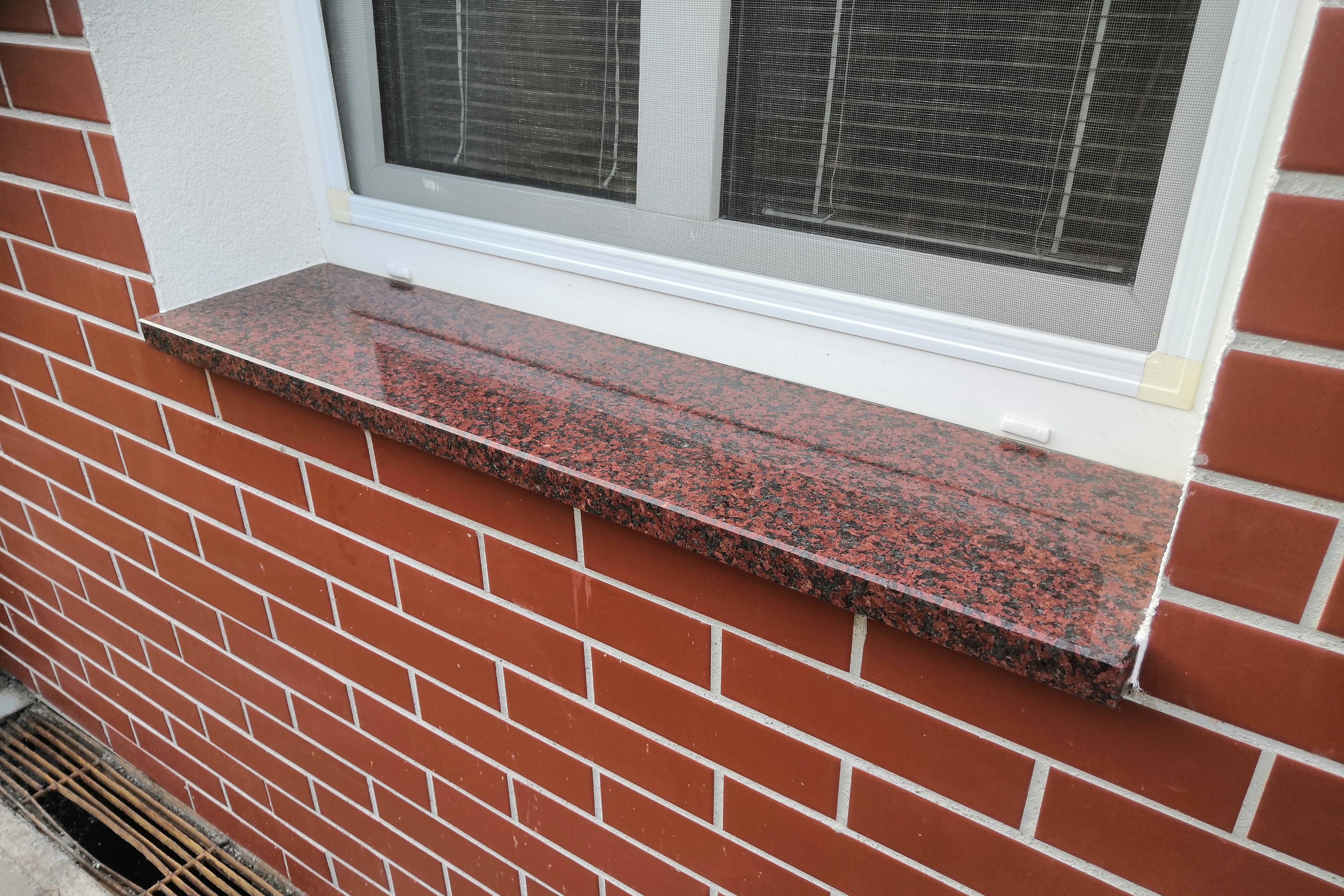 Vnitřní a vnější kamenné parapetní desky