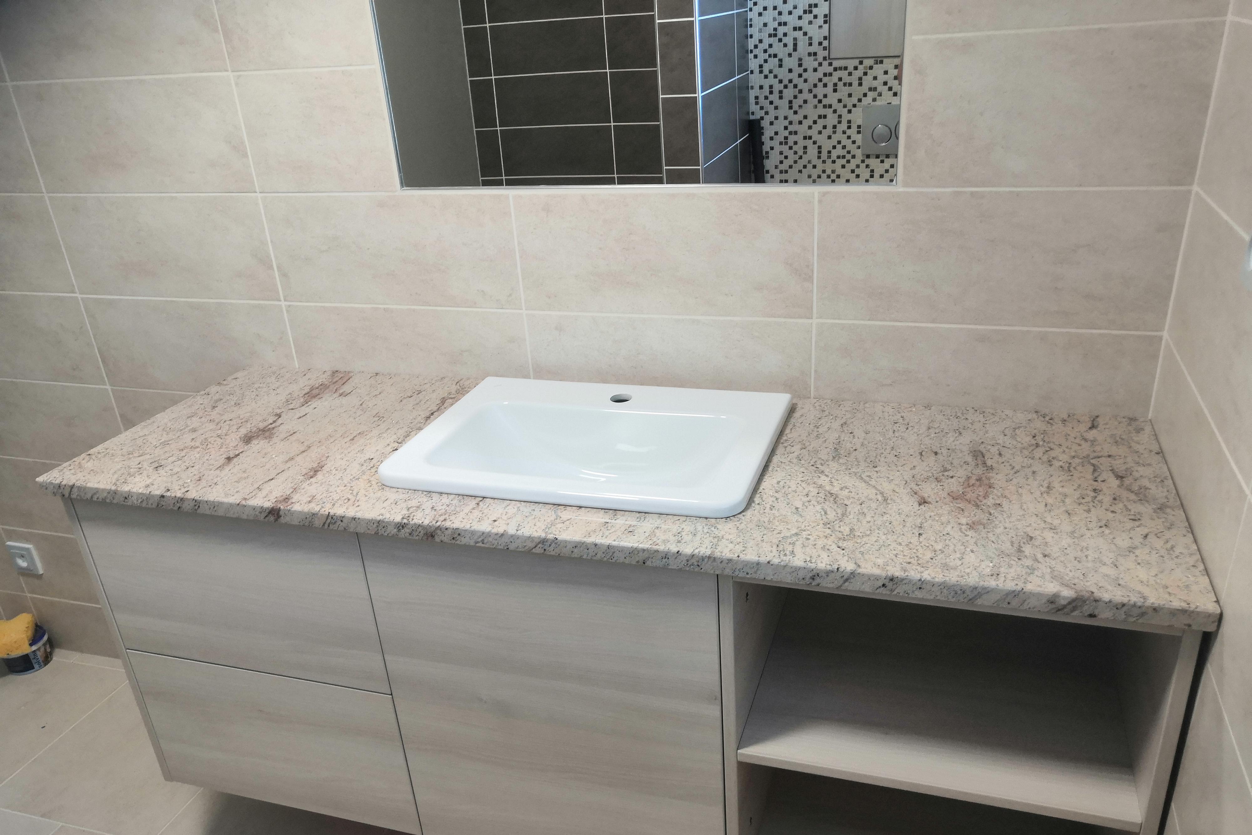 Koupelnové kamenné desky